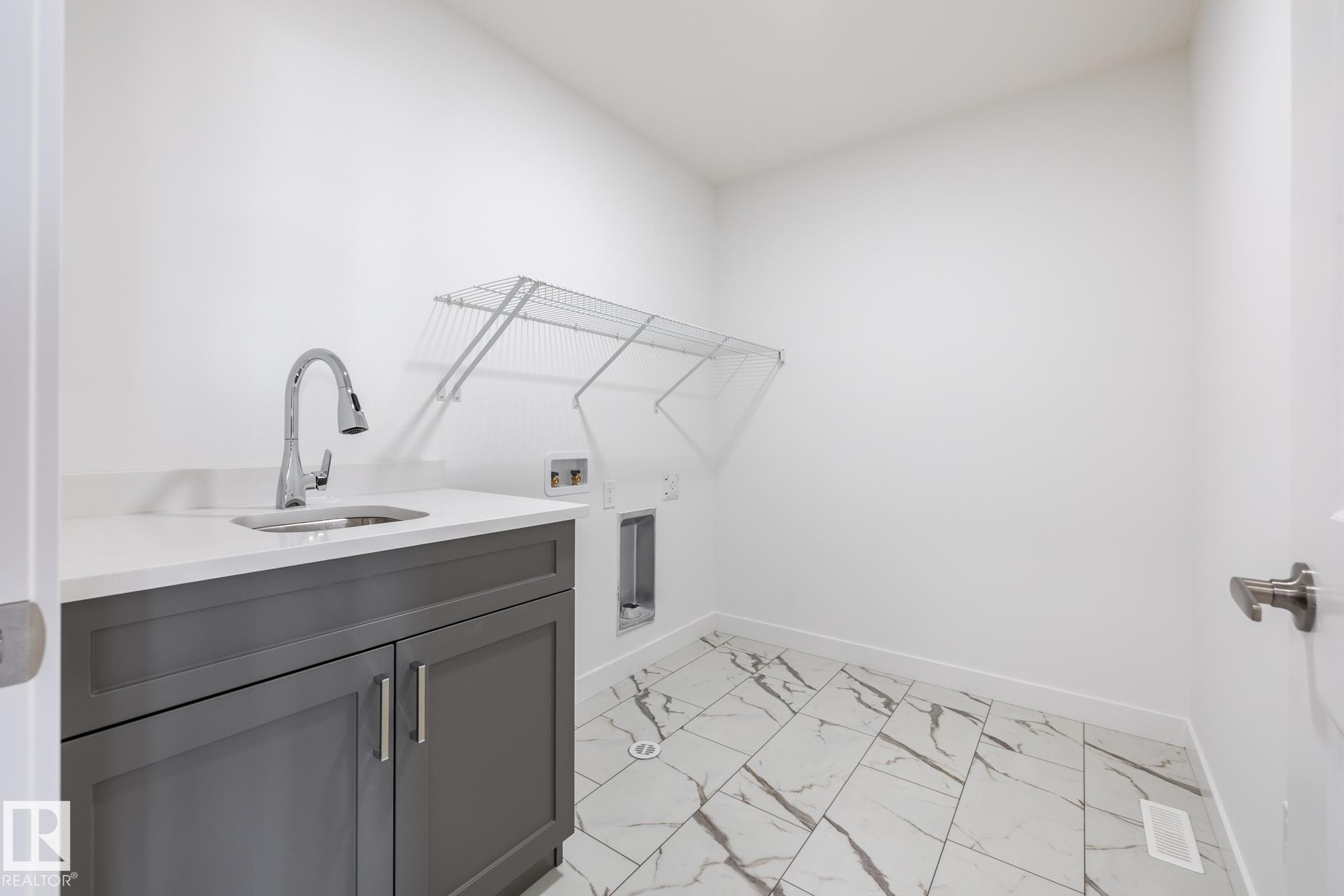 3036 197 Street Nw, Edmonton, AB - Indoor
