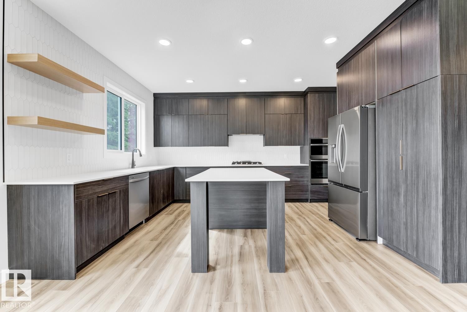 2010 Genesis Lane, Stony Plain, AB - Indoor Photo Showing Kitchen With Upgraded Kitchen