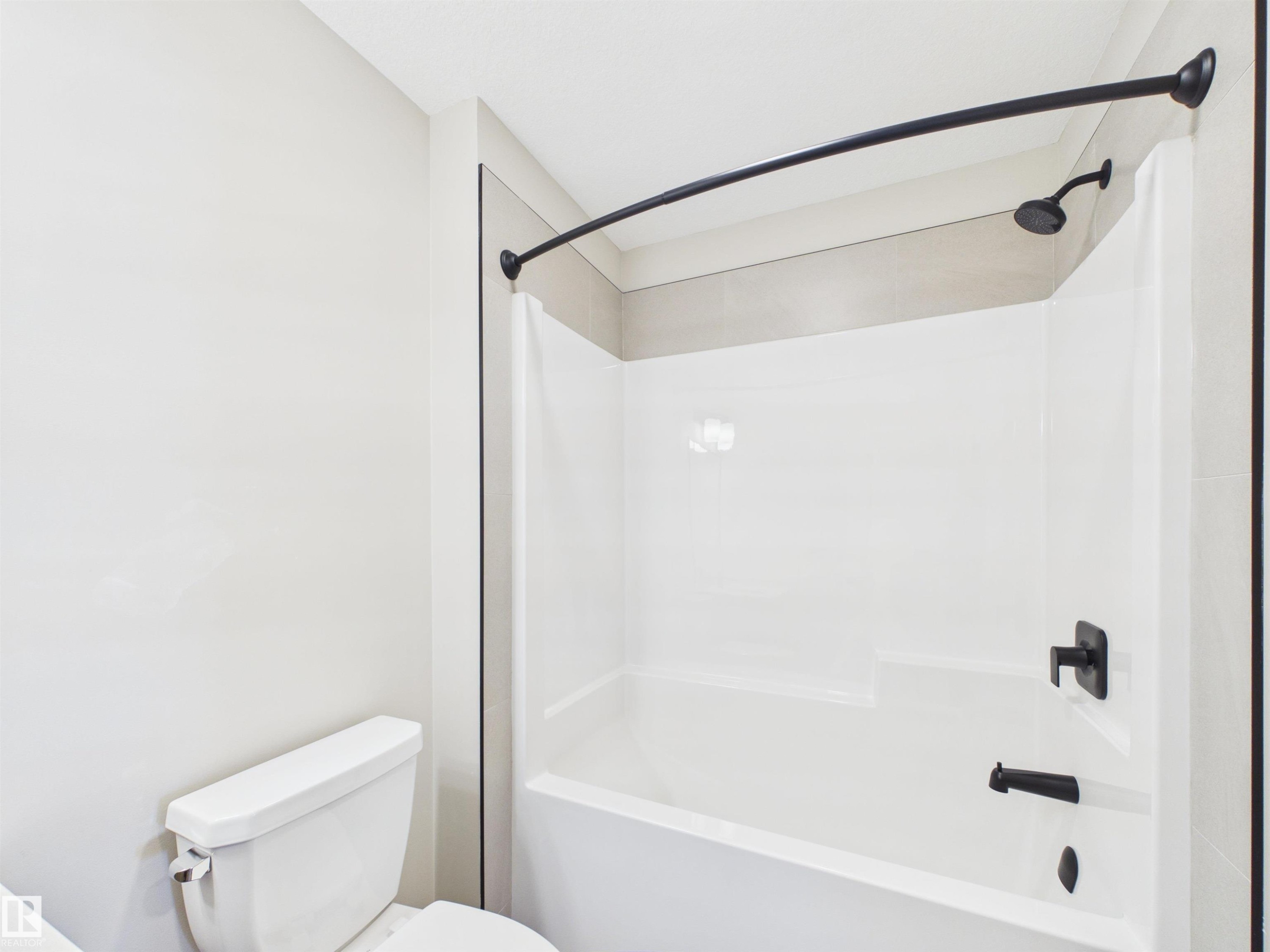 1100 Mcleod Avenue, Spruce Grove, AB - Indoor Photo Showing Bathroom