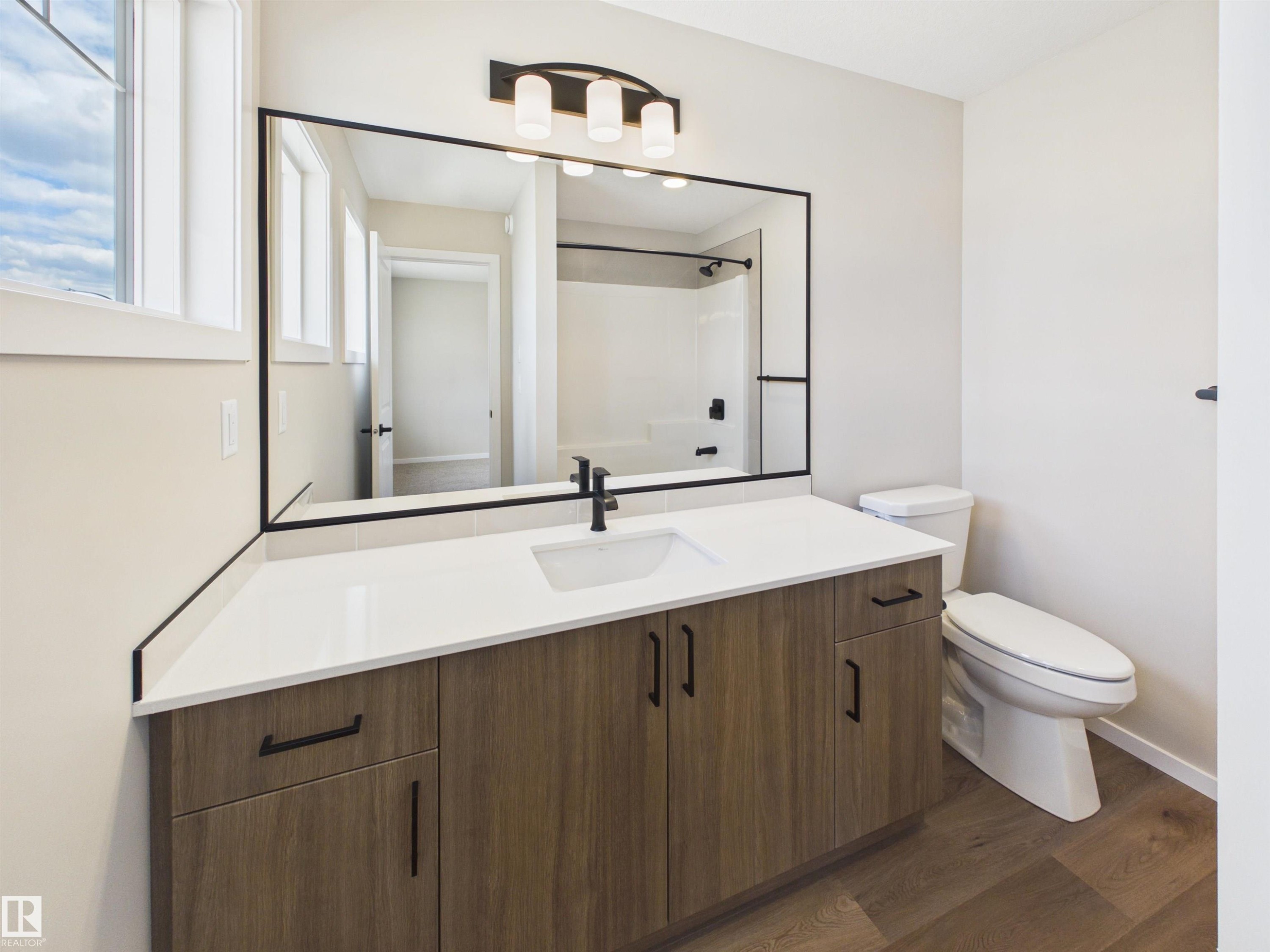 1100 Mcleod Avenue, Spruce Grove, AB - Indoor Photo Showing Bathroom