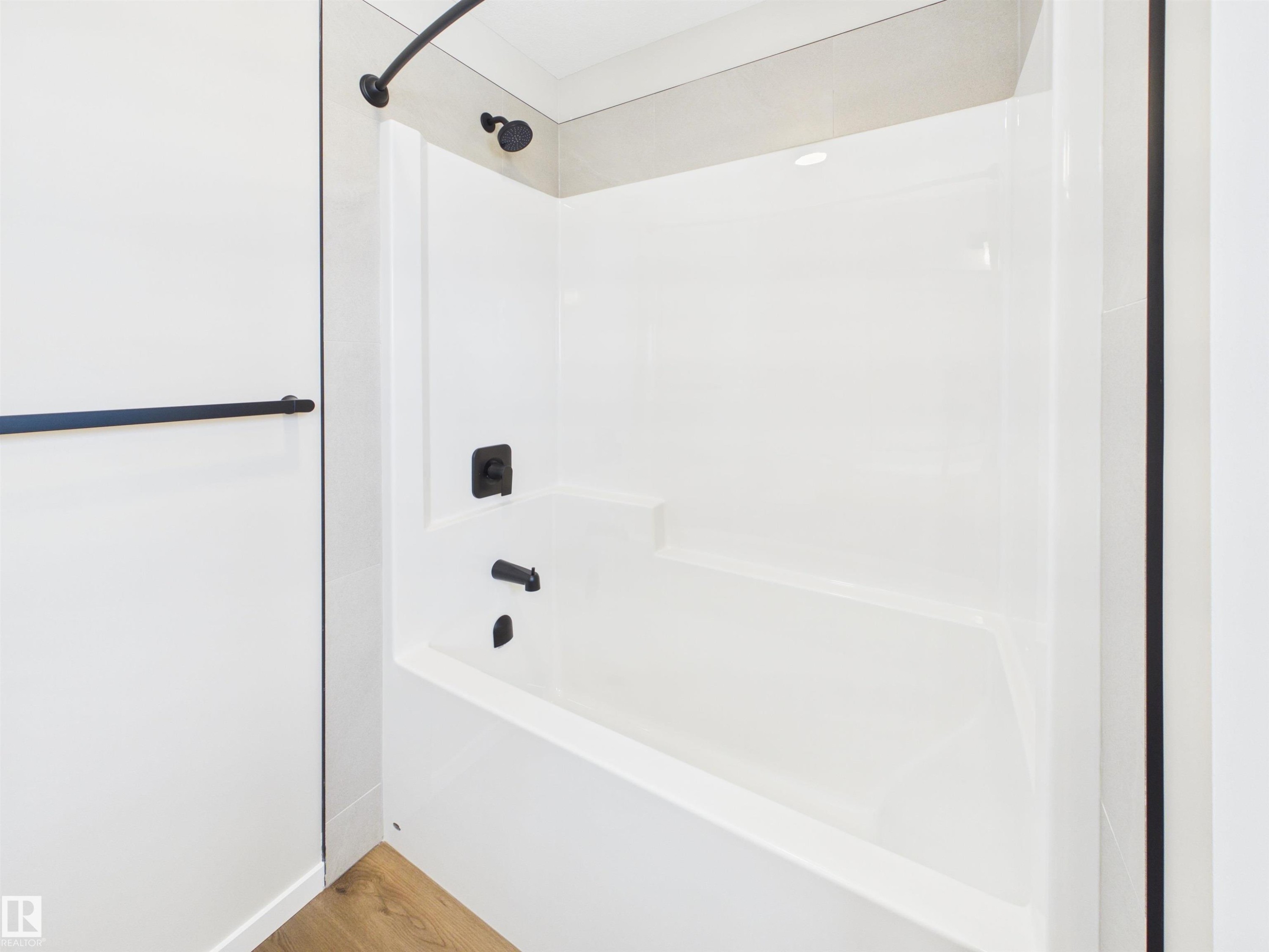 1100 Mcleod Avenue, Spruce Grove, AB - Indoor Photo Showing Bathroom