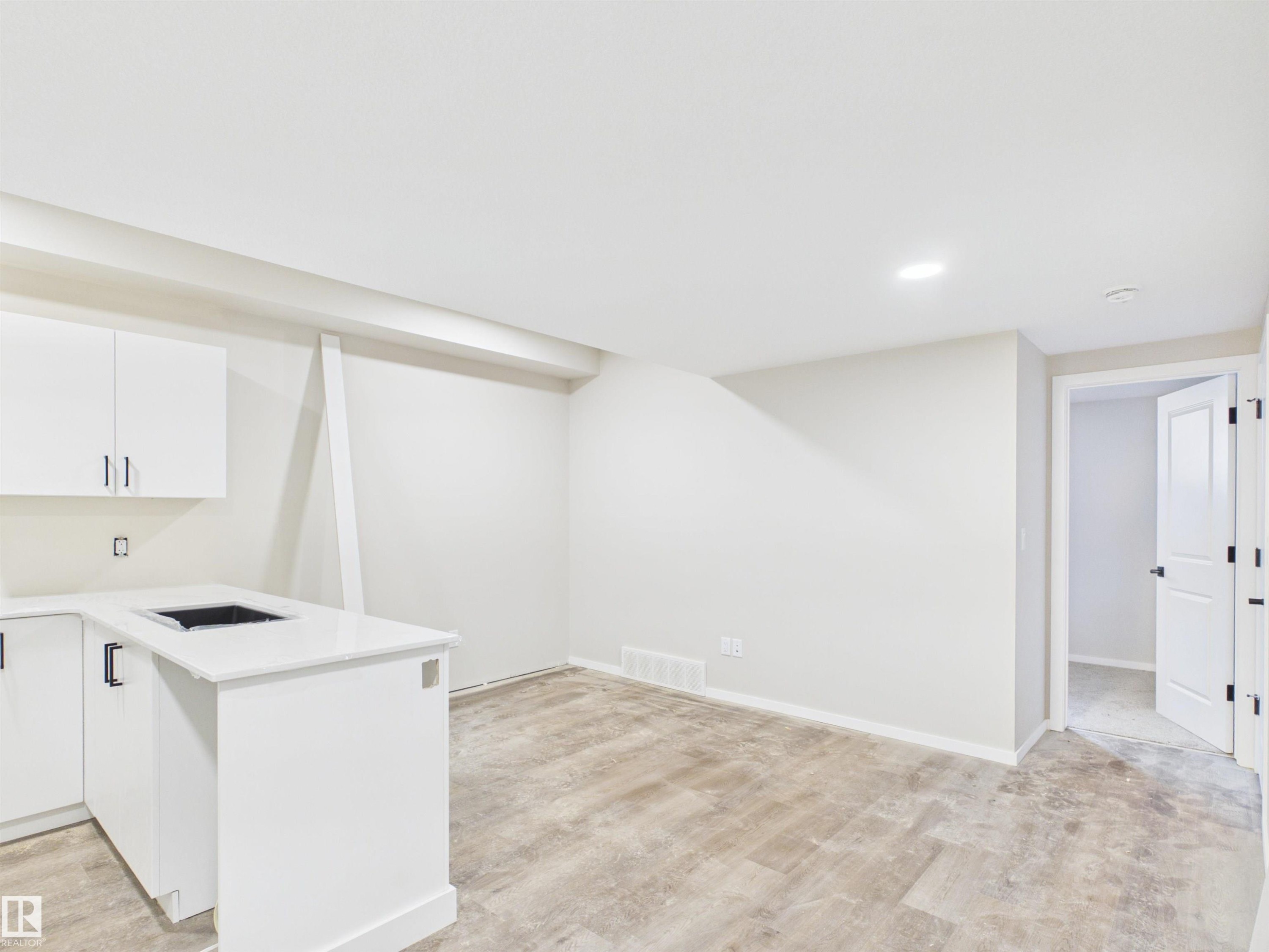 1100 Mcleod Avenue, Spruce Grove, AB - Indoor