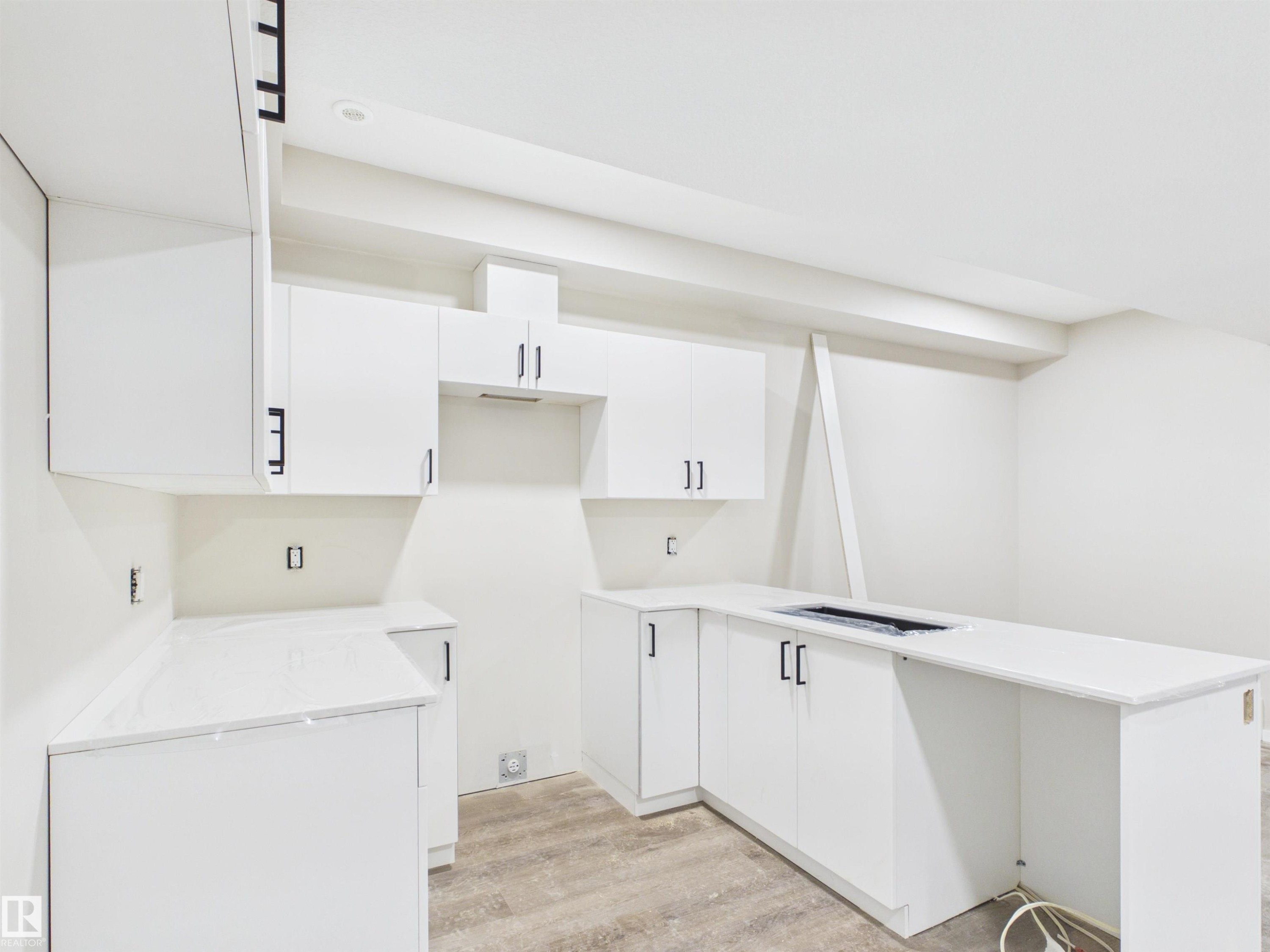 1100 Mcleod Avenue, Spruce Grove, AB - Indoor Photo Showing Laundry Room