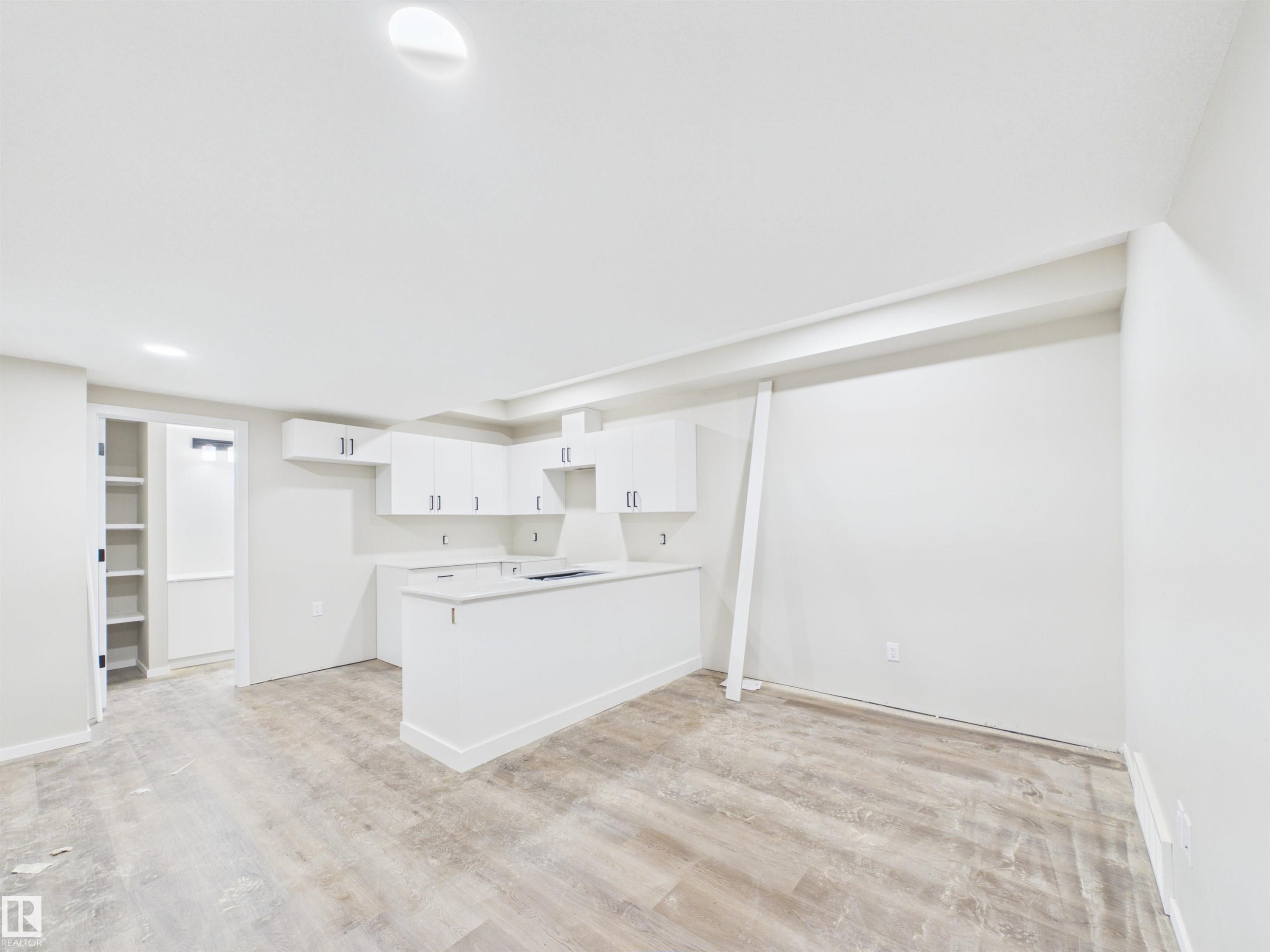1100 Mcleod Avenue, Spruce Grove, AB - Indoor
