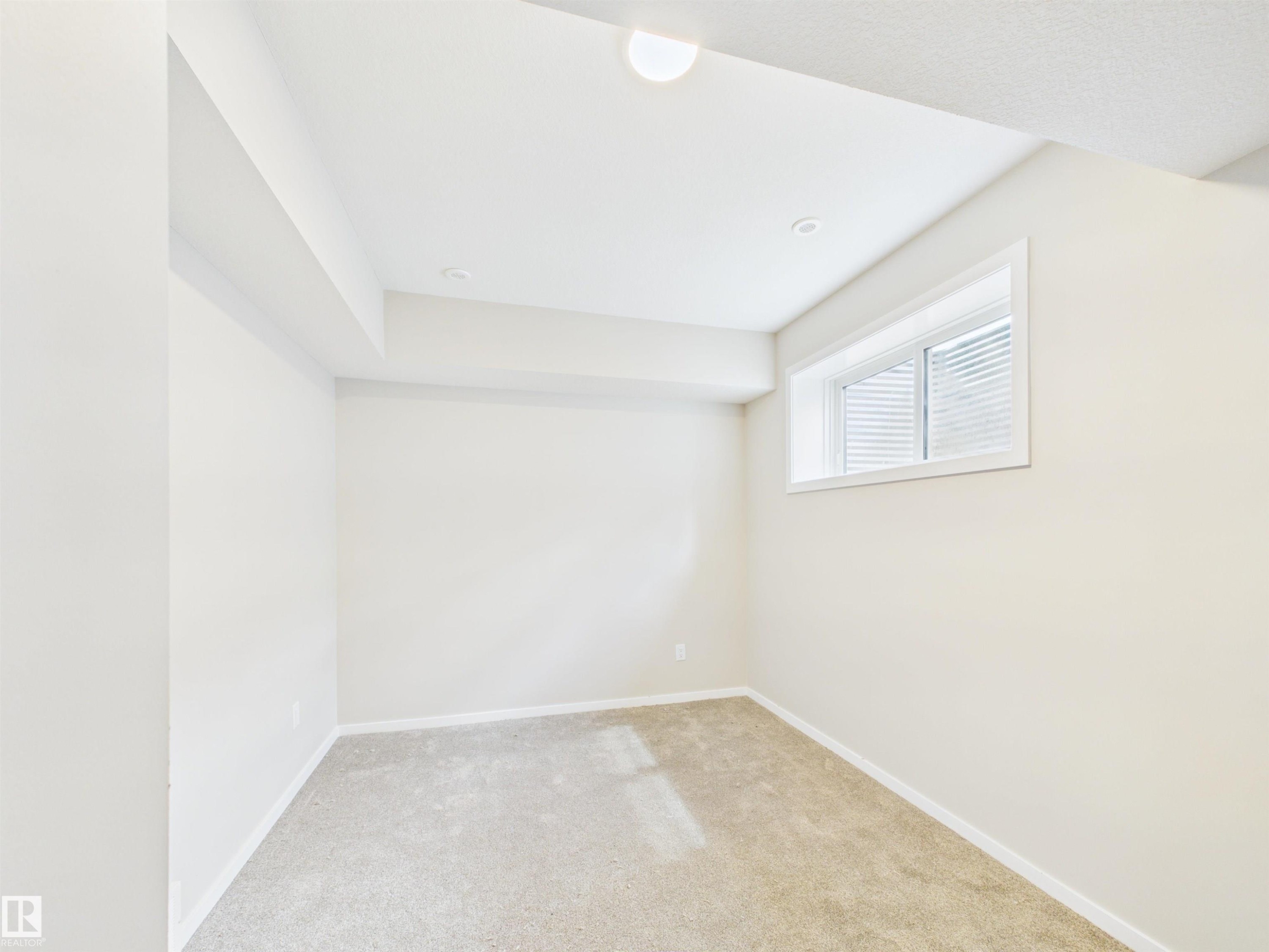1100 Mcleod Avenue, Spruce Grove, AB - Indoor Photo Showing Other Room