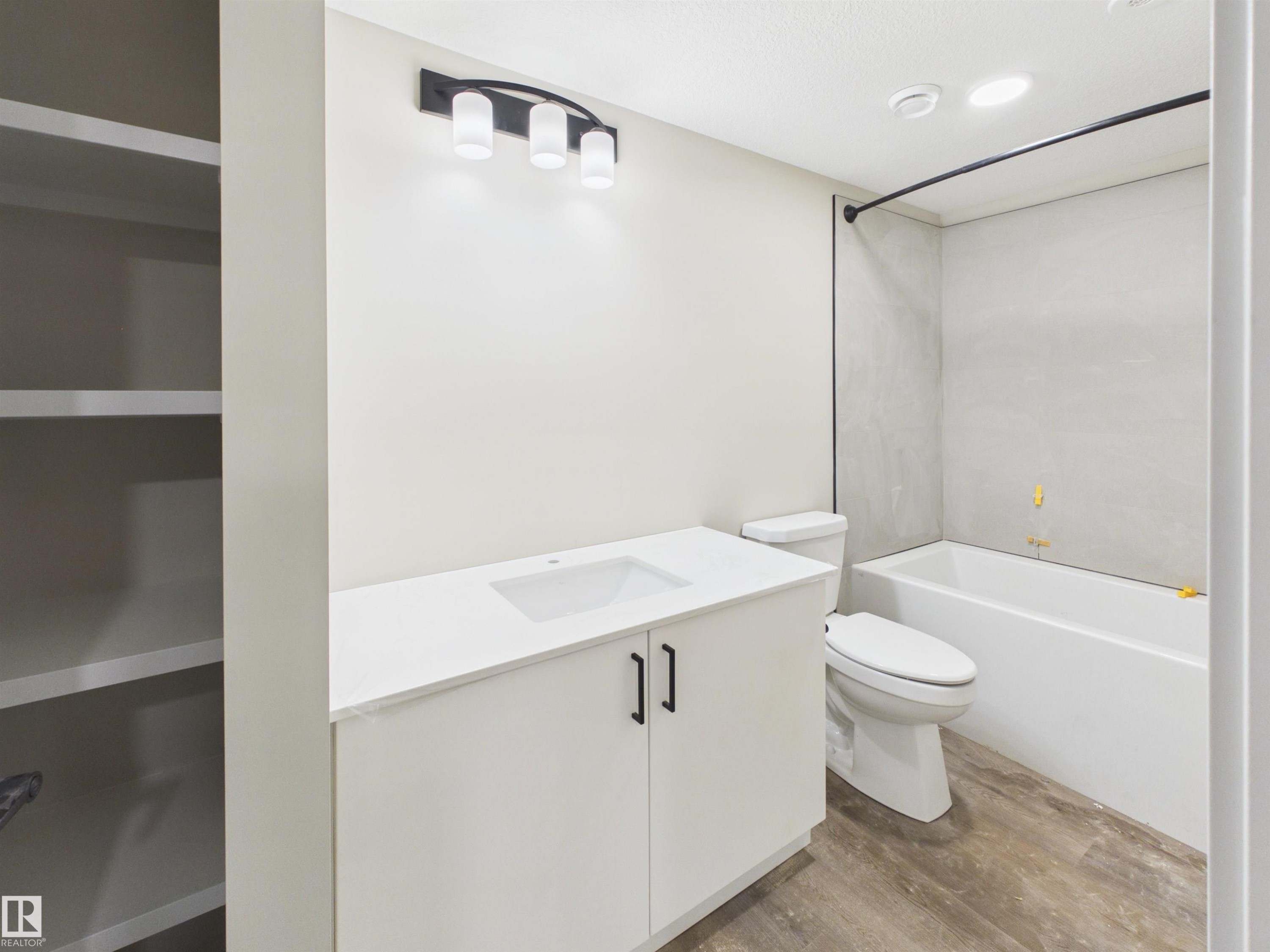 1100 Mcleod Avenue, Spruce Grove, AB - Indoor Photo Showing Bathroom