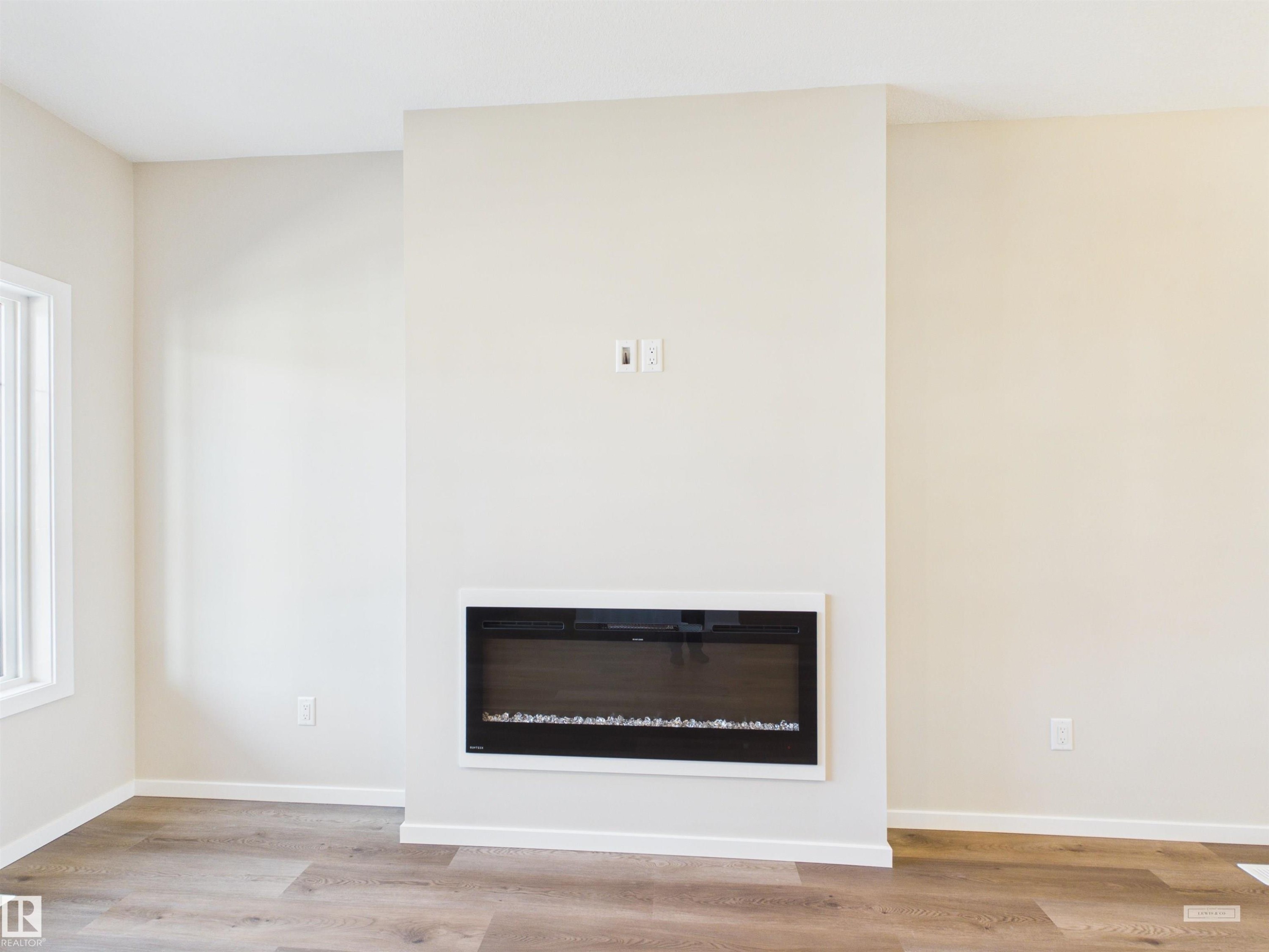 1100 Mcleod Avenue, Spruce Grove, AB - Indoor Photo Showing Living Room With Fireplace