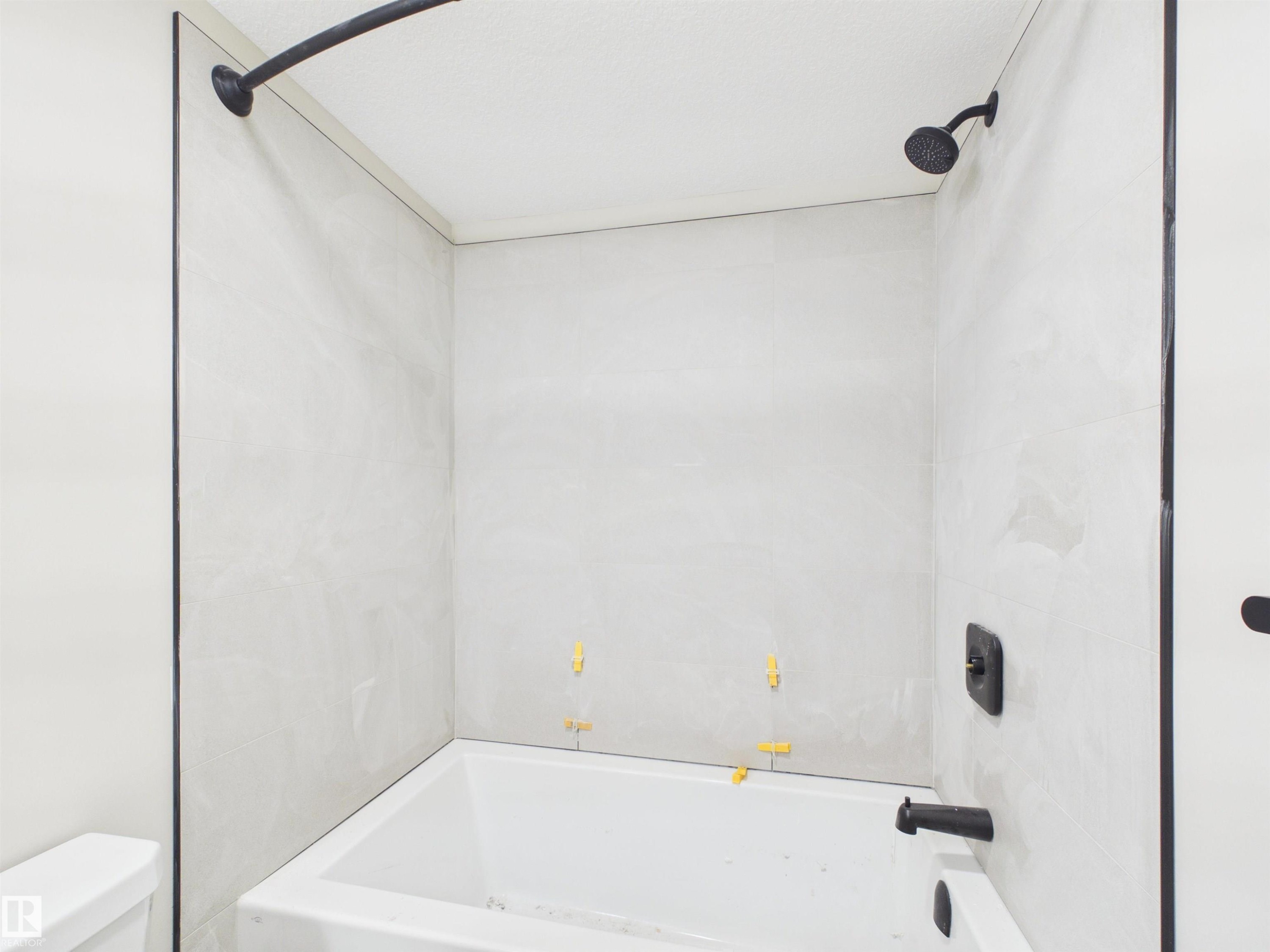1100 Mcleod Avenue, Spruce Grove, AB - Indoor Photo Showing Bathroom