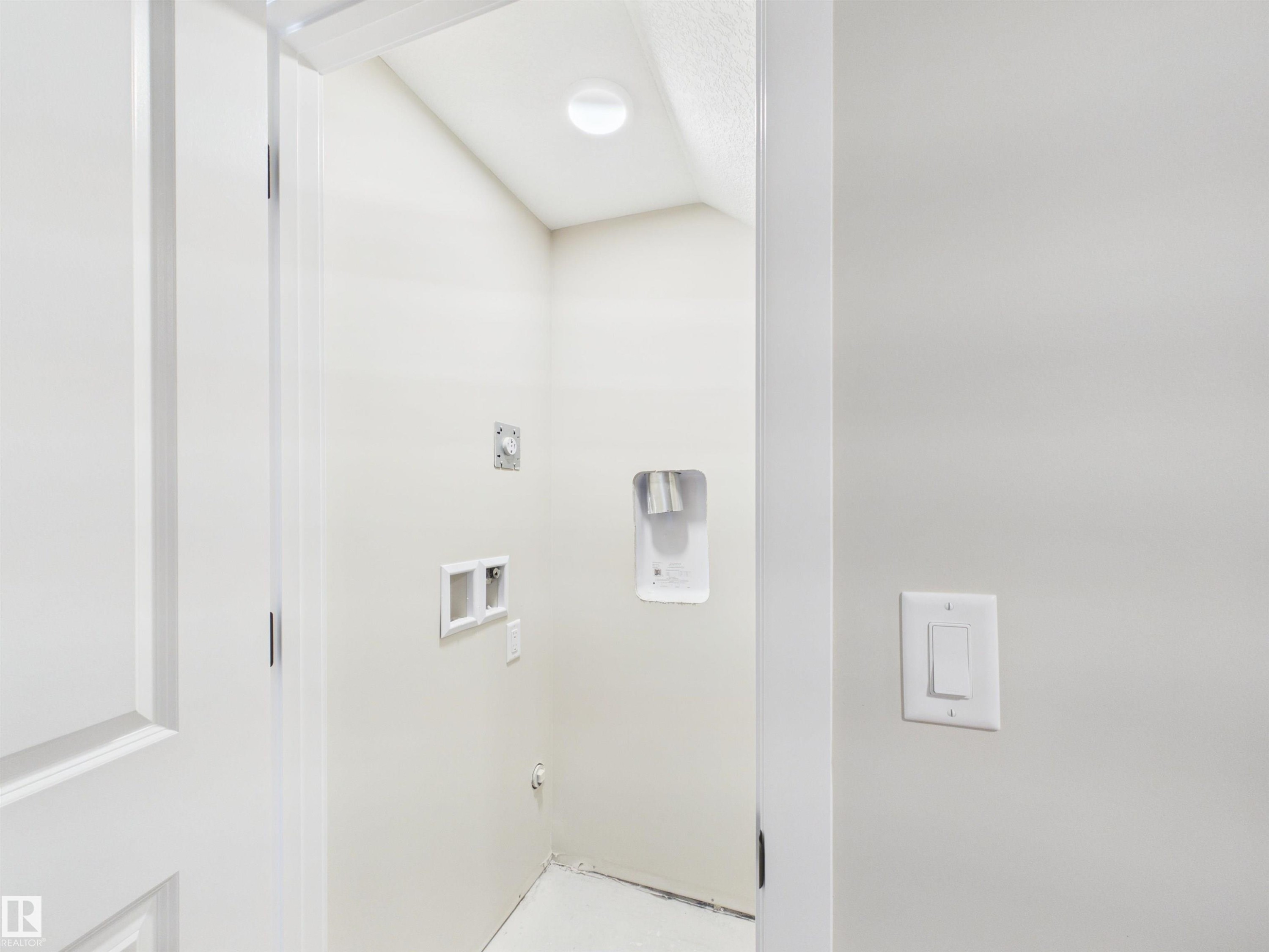 1100 Mcleod Avenue, Spruce Grove, AB - Indoor Photo Showing Other Room