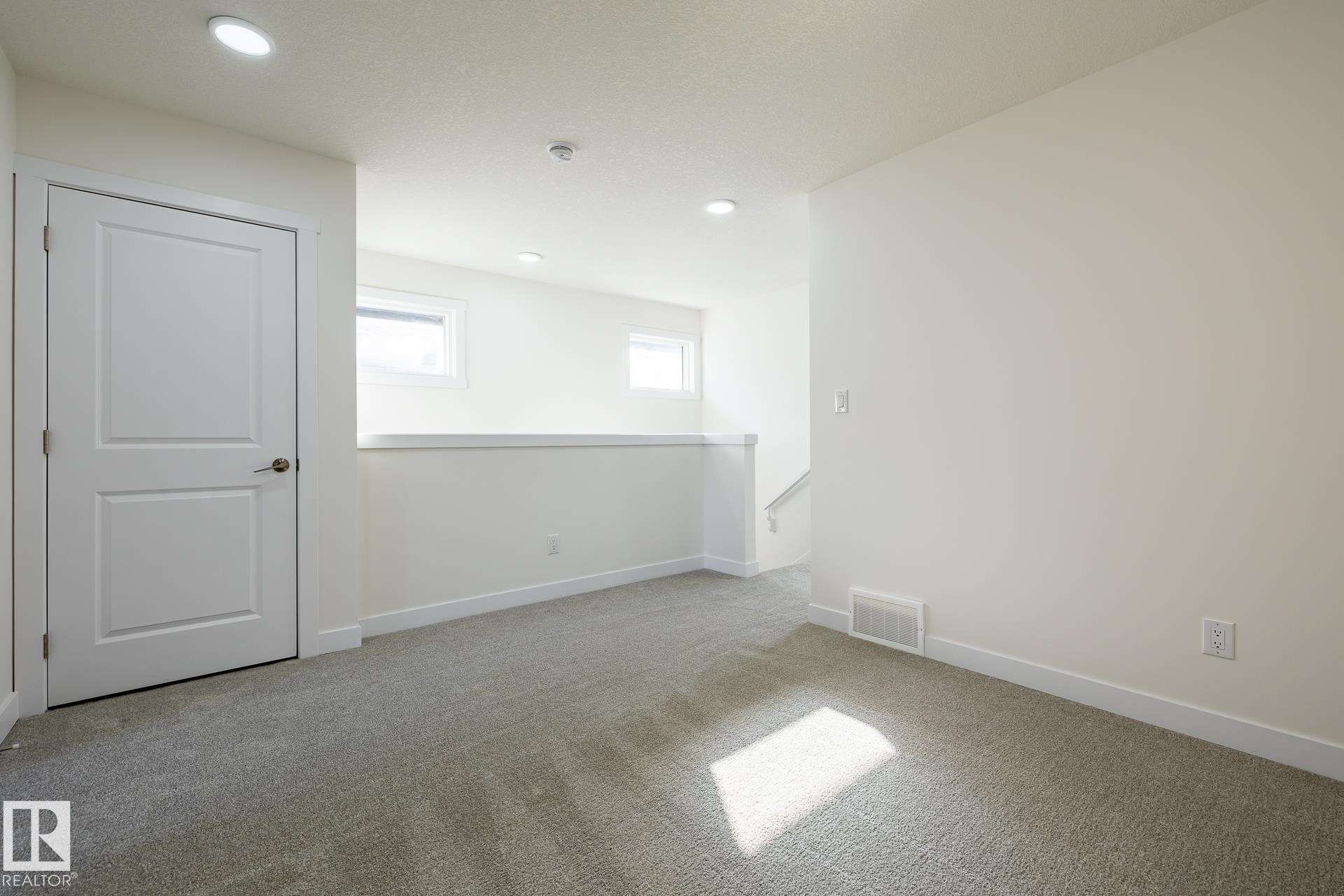 551 172 Avenue, Edmonton, AB - Indoor Photo Showing Other Room