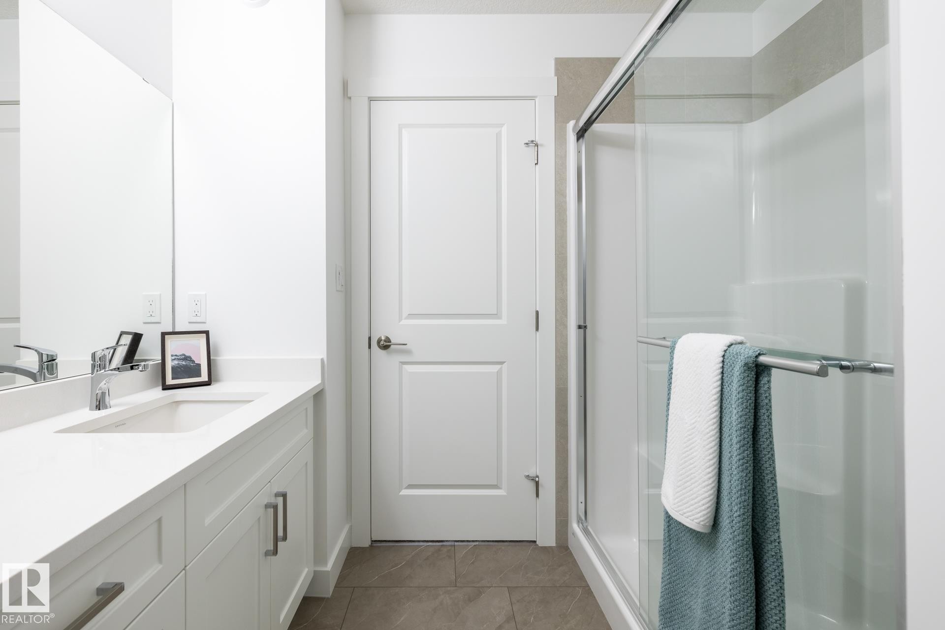 555 172 Avenue Ne, Edmonton, AB - Indoor Photo Showing Bathroom