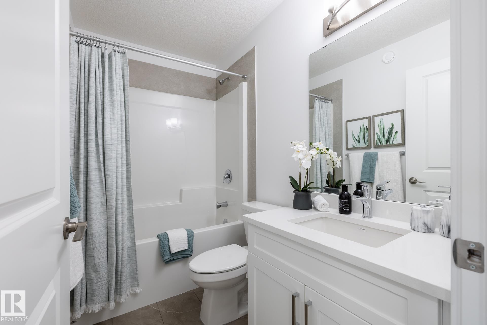 555 172 Avenue Ne, Edmonton, AB - Indoor Photo Showing Bathroom