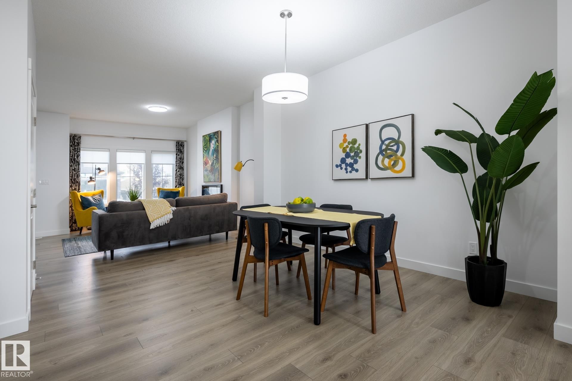 555 172 Avenue Ne, Edmonton, AB - Indoor Photo Showing Dining Room
