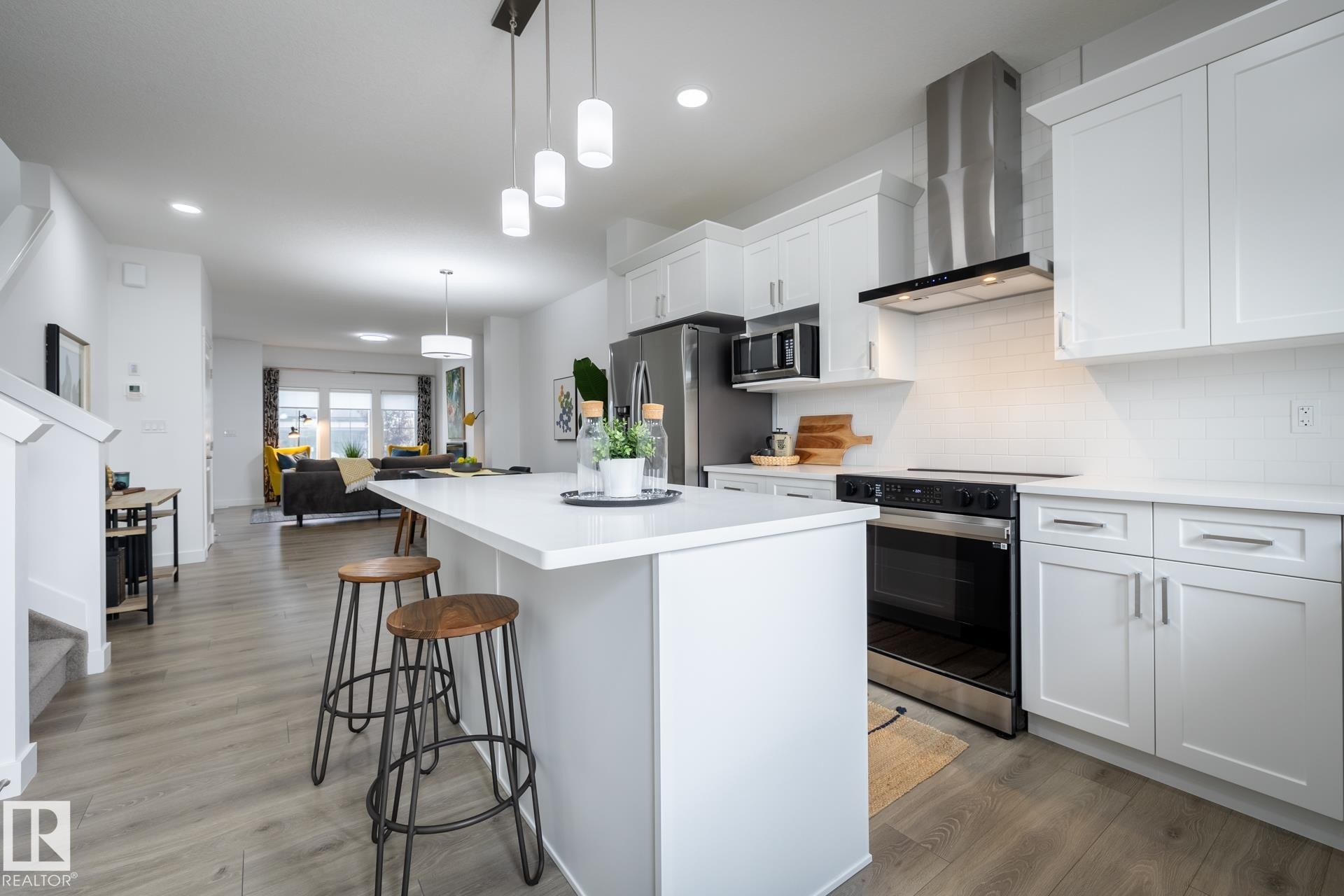 555 172 Avenue Ne, Edmonton, AB - Indoor Photo Showing Kitchen With Upgraded Kitchen