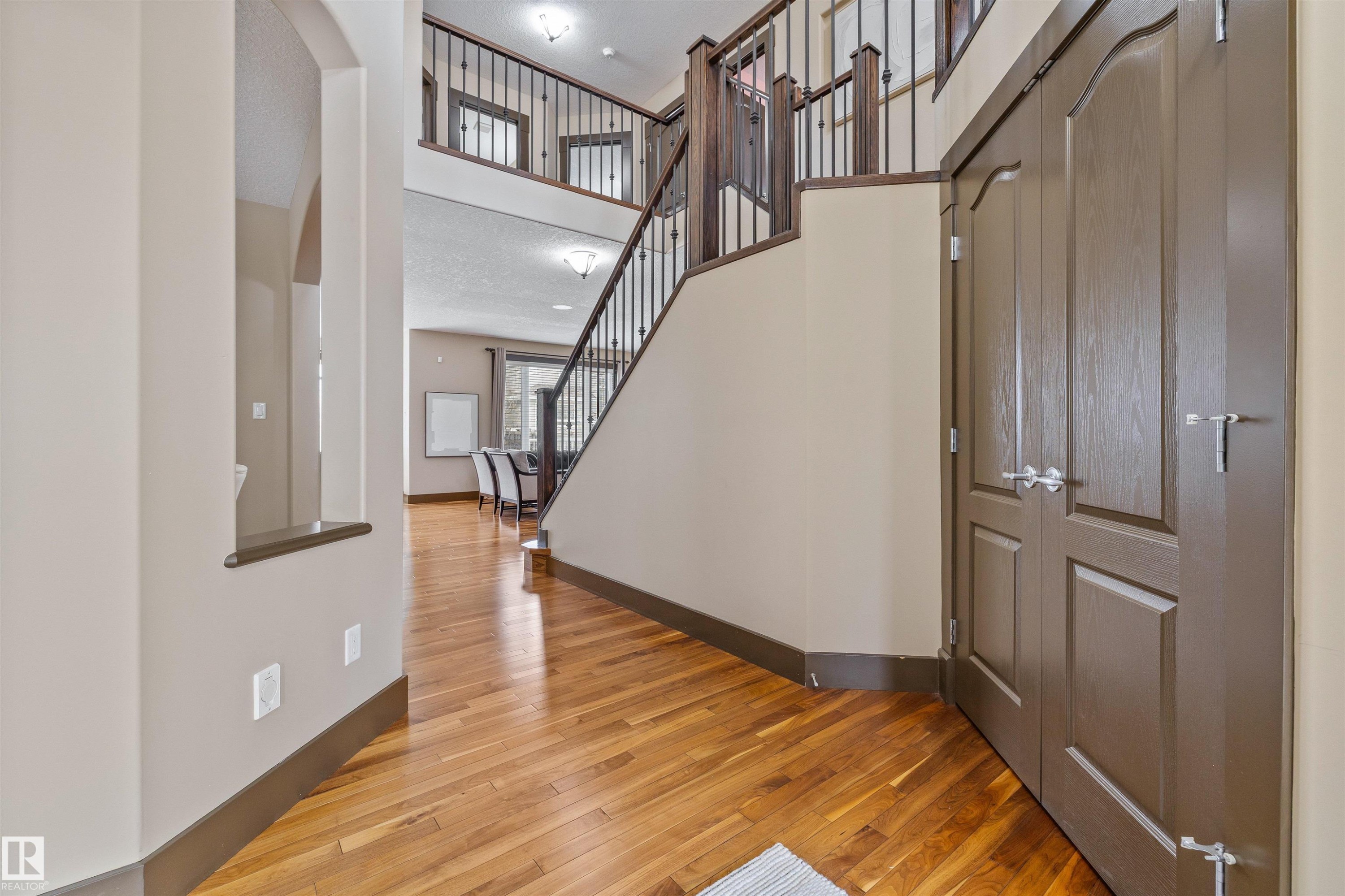 Entrance foyer - 1014 Hope Road, Edmonton, AB - Indoor Photo Showing Other Room