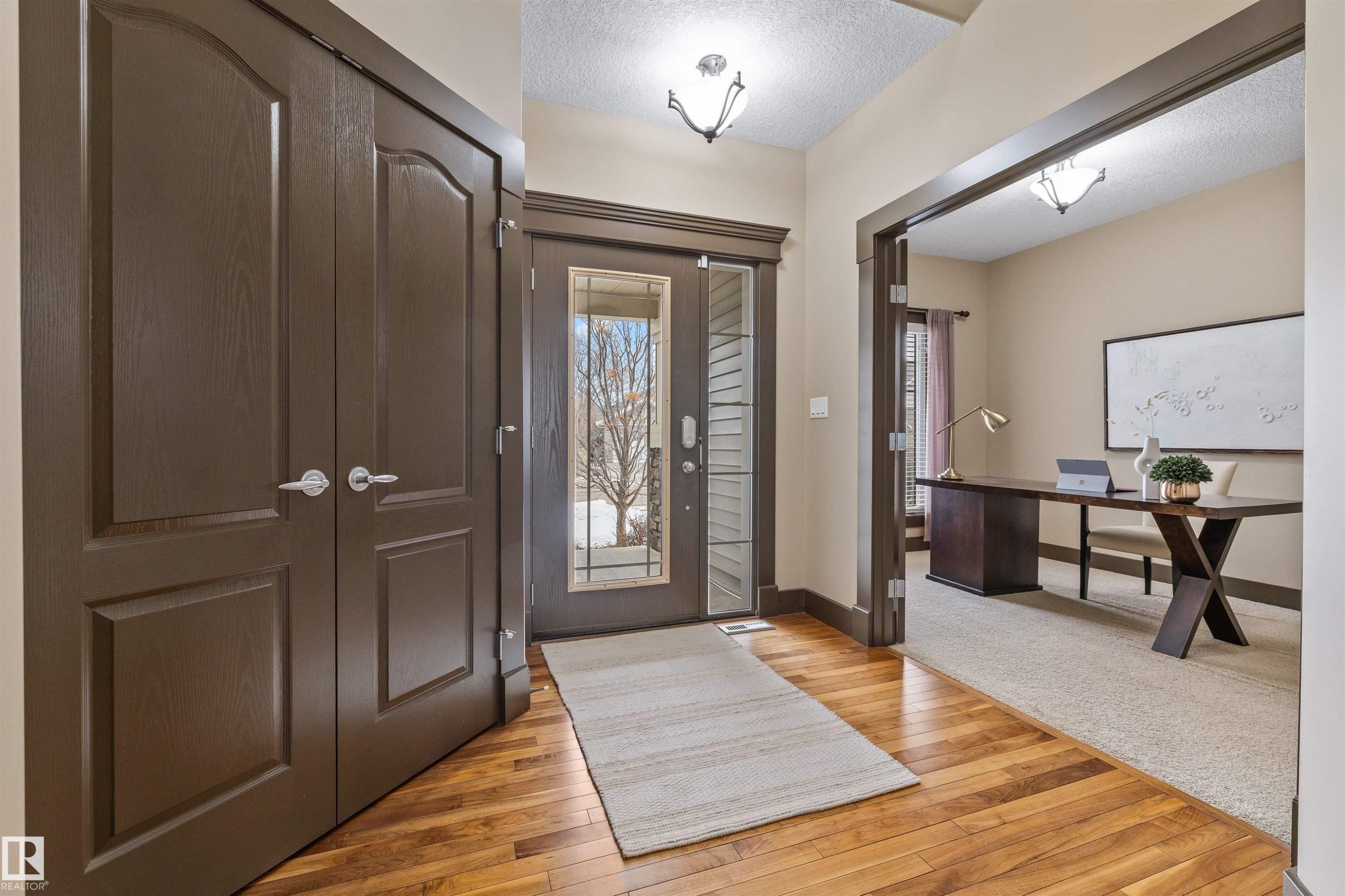 Entrance foyer - 1014 Hope Road, Edmonton, AB - Indoor Photo Showing Other Room