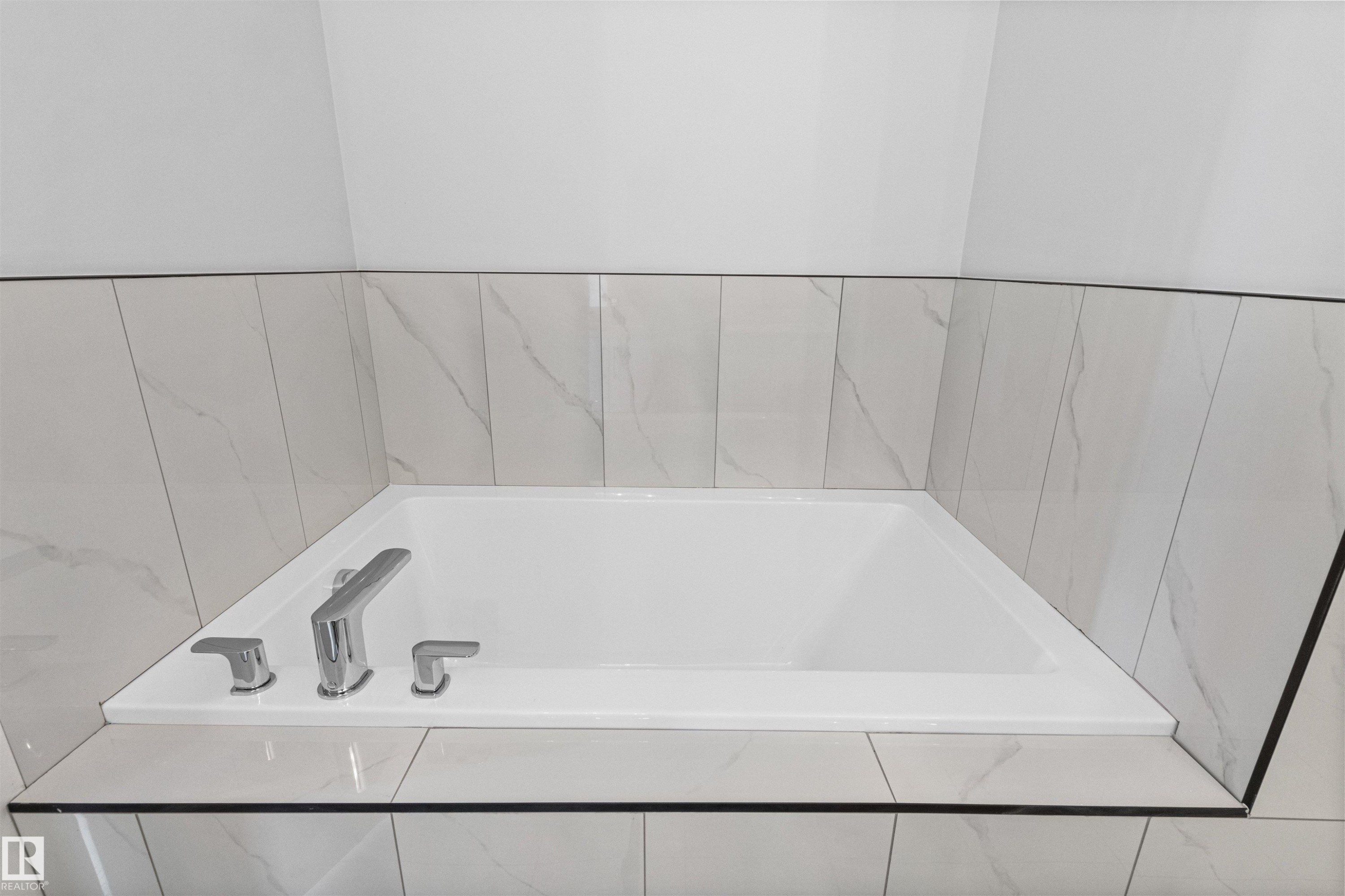 5133 53 Avenue, Calmar, AB - Indoor Photo Showing Laundry Room