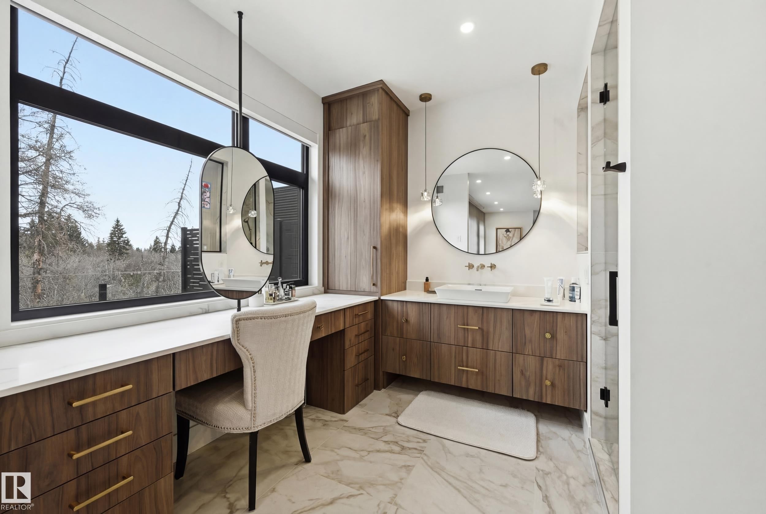 14312 92A Avenue, Edmonton, AB - Indoor Photo Showing Bathroom