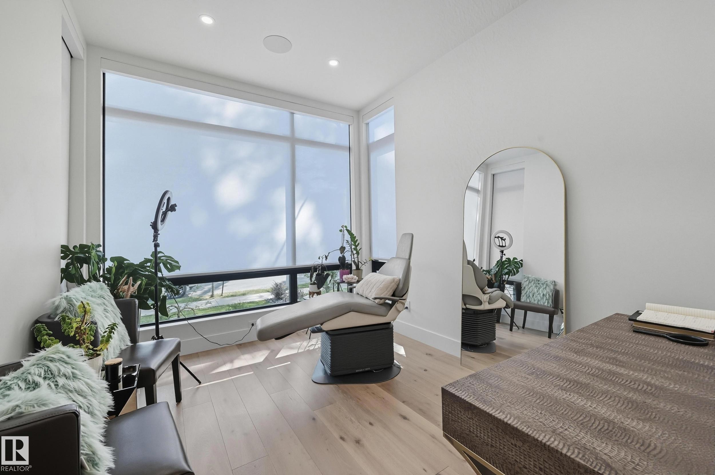 14312 92A Avenue, Edmonton, AB - Indoor Photo Showing Living Room