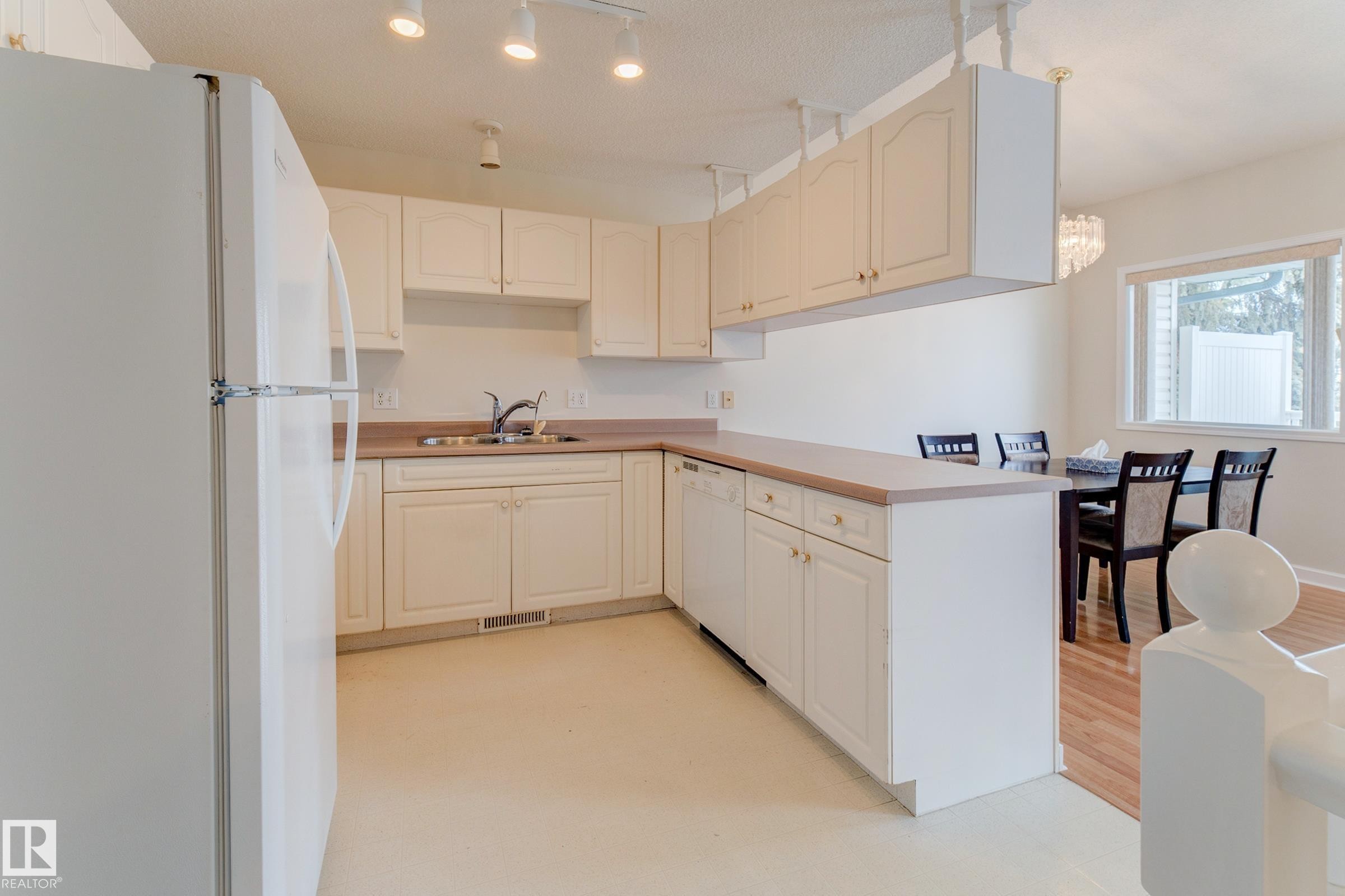 The kitchen features white cabinetry - 5 308 Jackson Road, Edmonton, AB - Indoor Photo Showing Kitchen With Double Sink