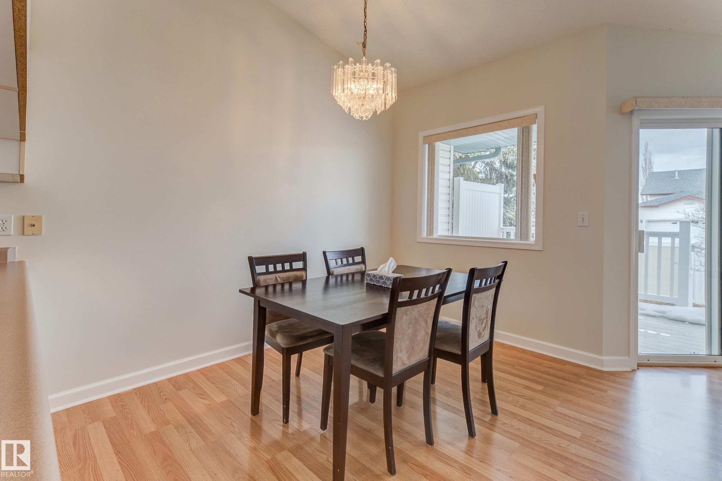 Dining space featuring a vaulted ceiling with a hanging light fixture, and a large window - 5 308 Jackson Road, Edmonton, AB - Indoor Photo Showing Dining Room