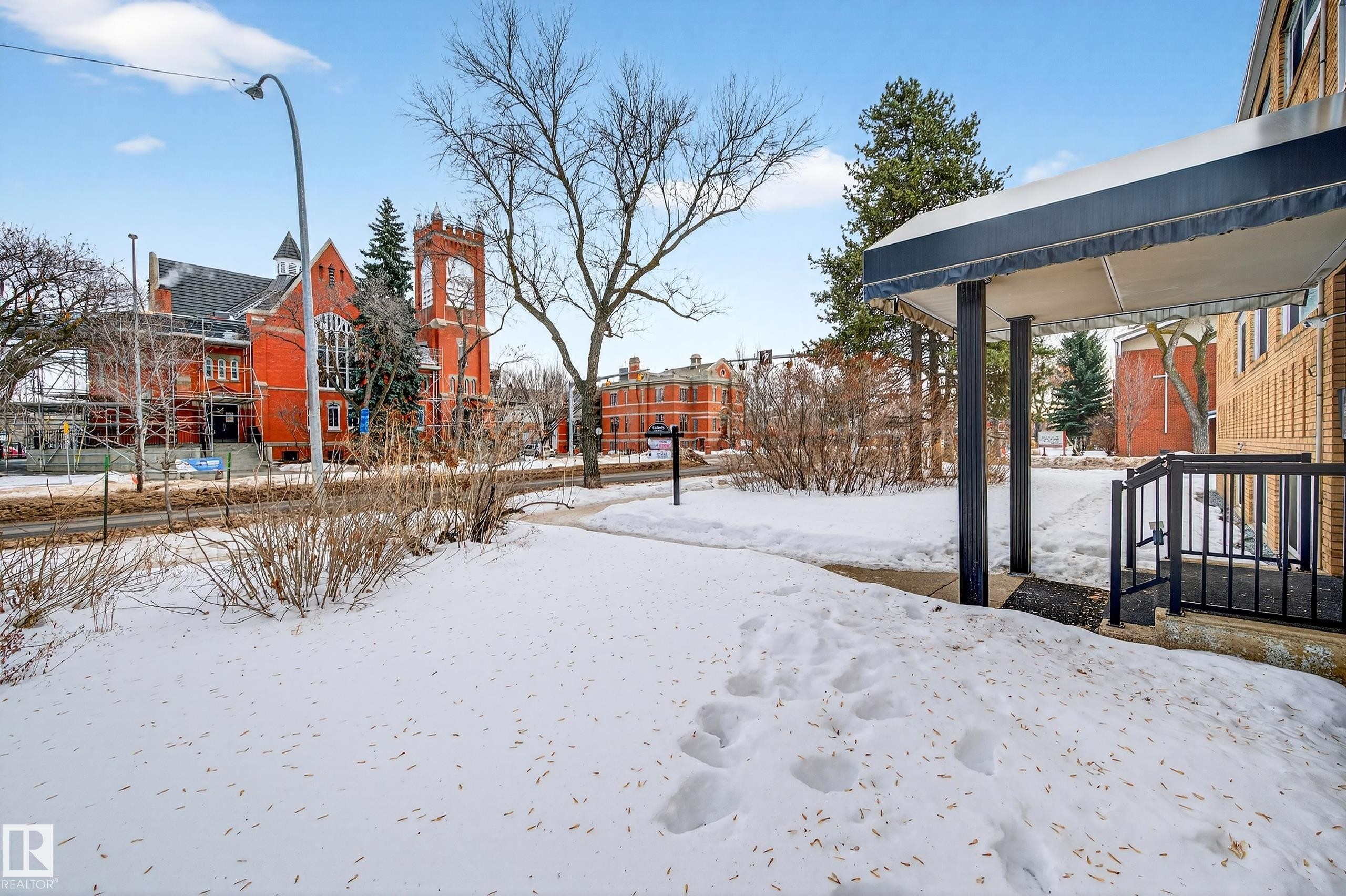 Edmonton, AB - Outdoor