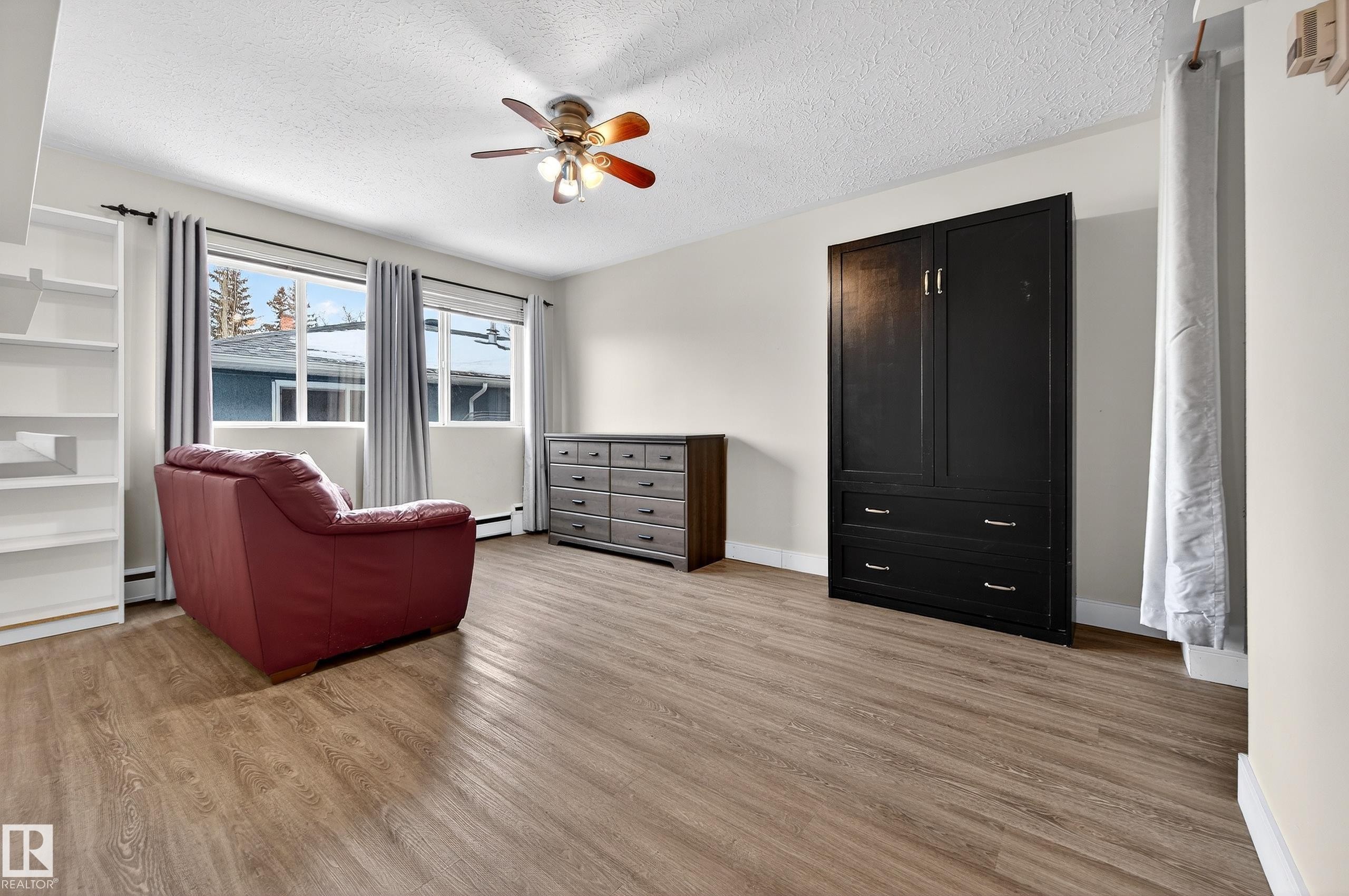 Edmonton, AB - Indoor