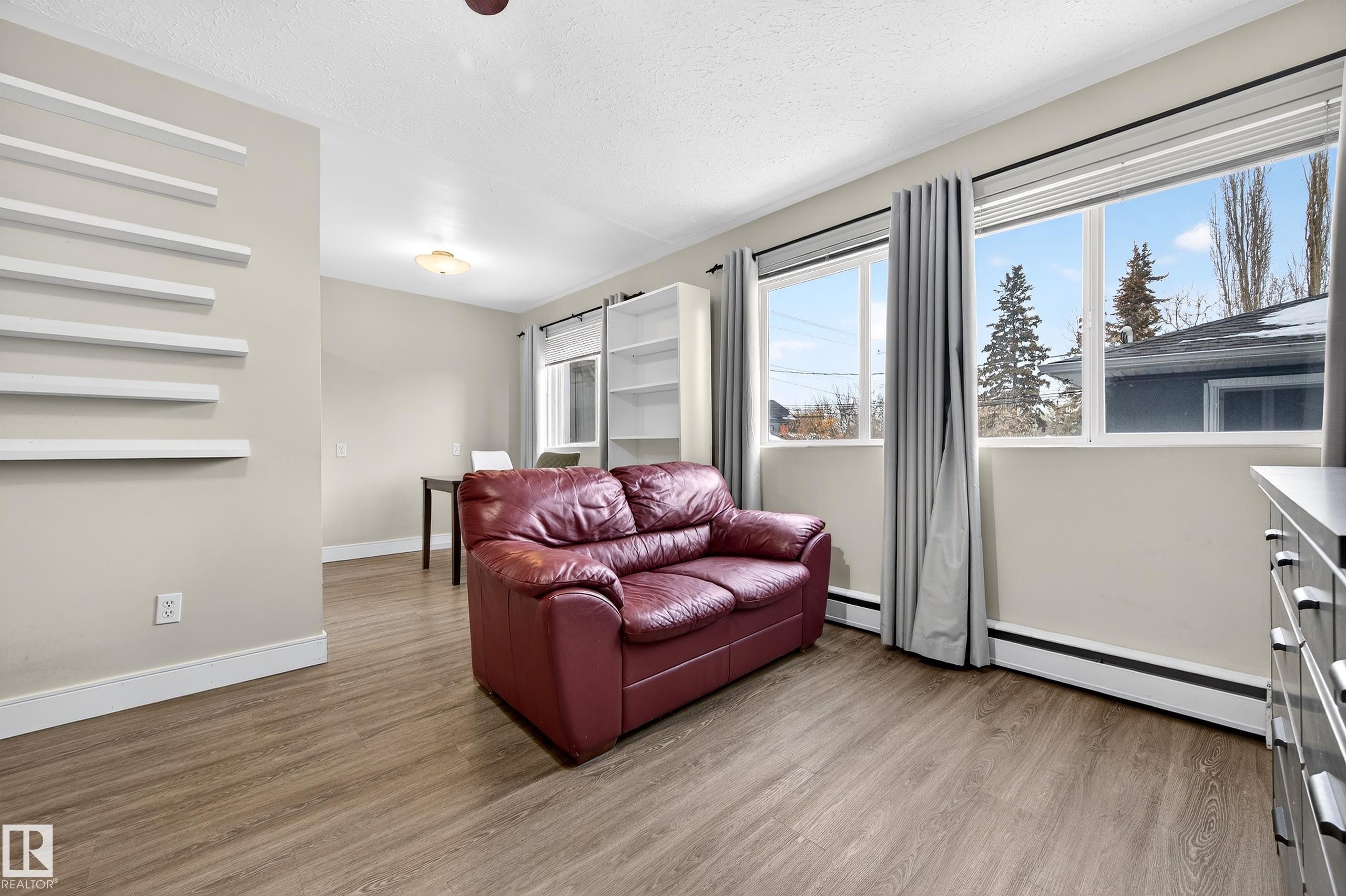 Edmonton, AB - Indoor Photo Showing Other Room