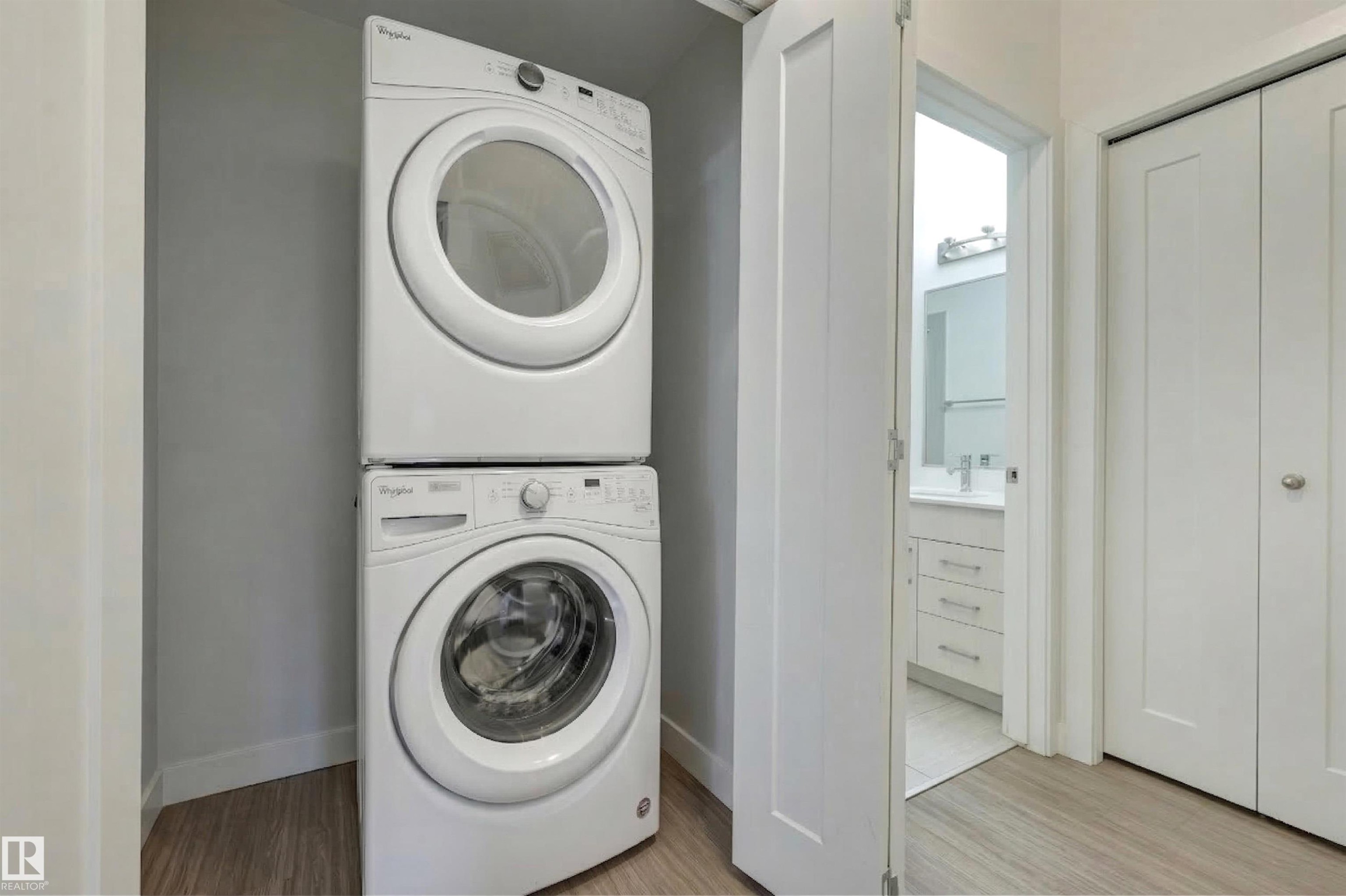 101 17 Columbia Avenue, Devon, AB - Indoor Photo Showing Laundry Room