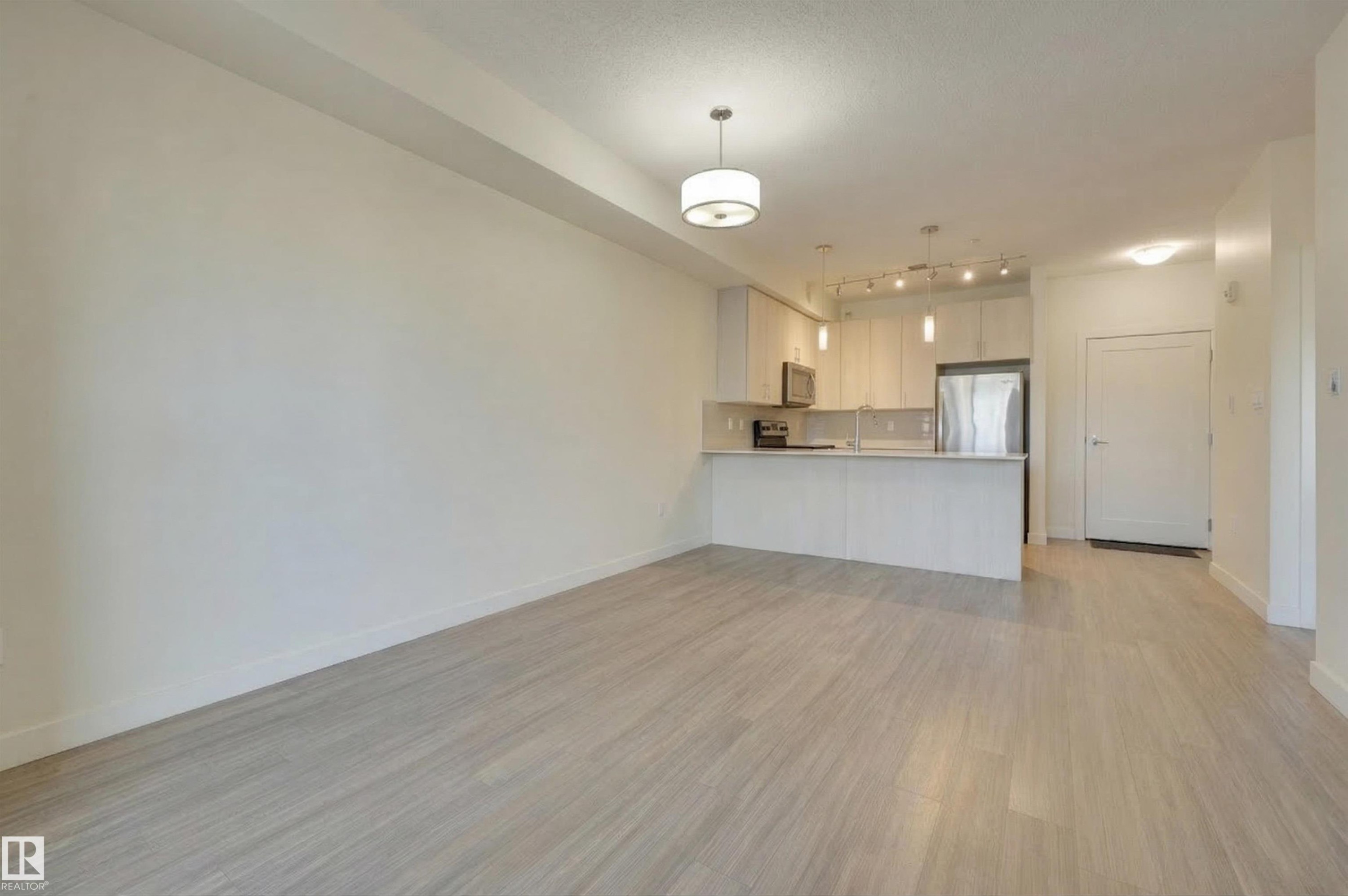 101 17 Columbia Avenue, Devon, AB - Indoor Photo Showing Kitchen