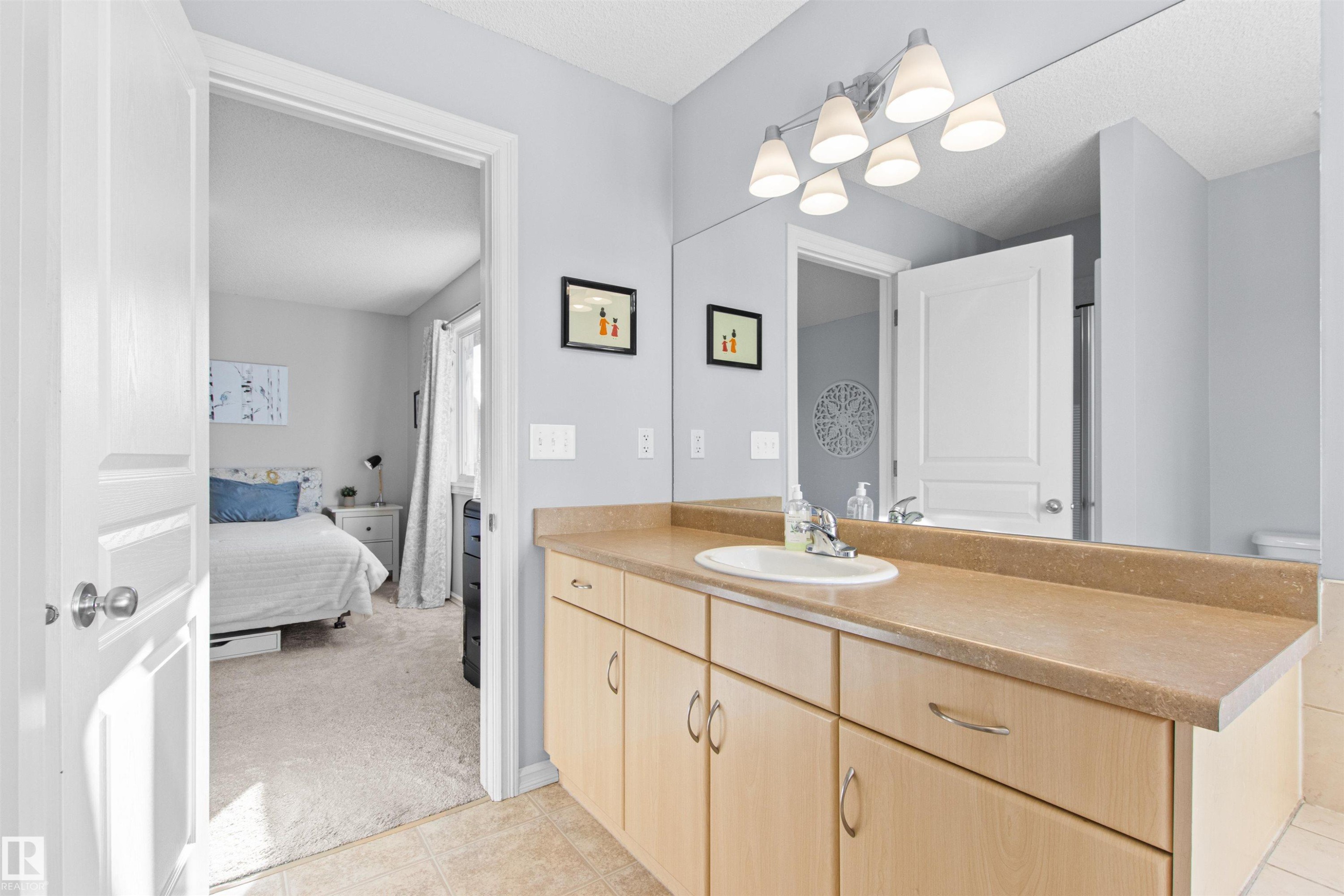 1849 Holman Crescent, Edmonton, AB - Indoor Photo Showing Bathroom