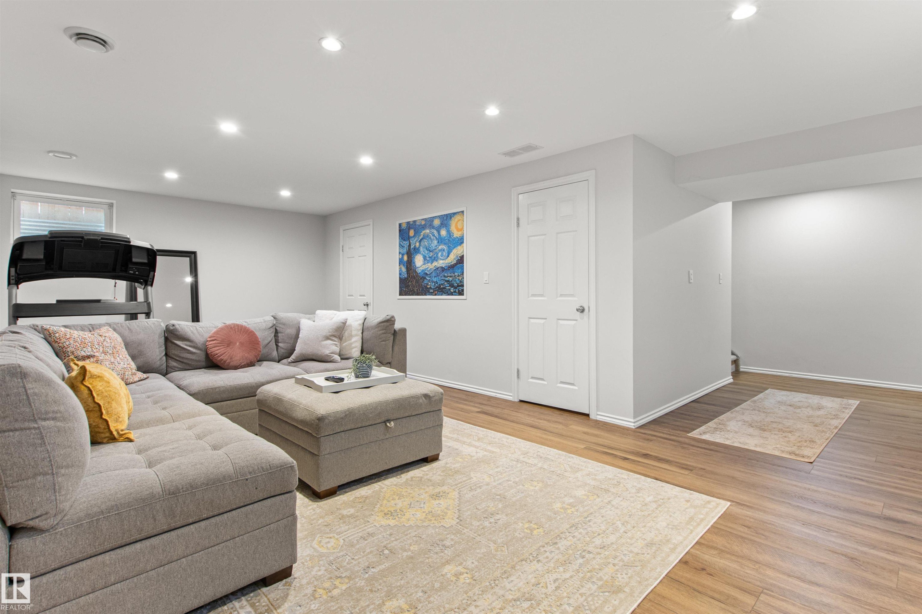 1849 Holman Crescent, Edmonton, AB - Indoor