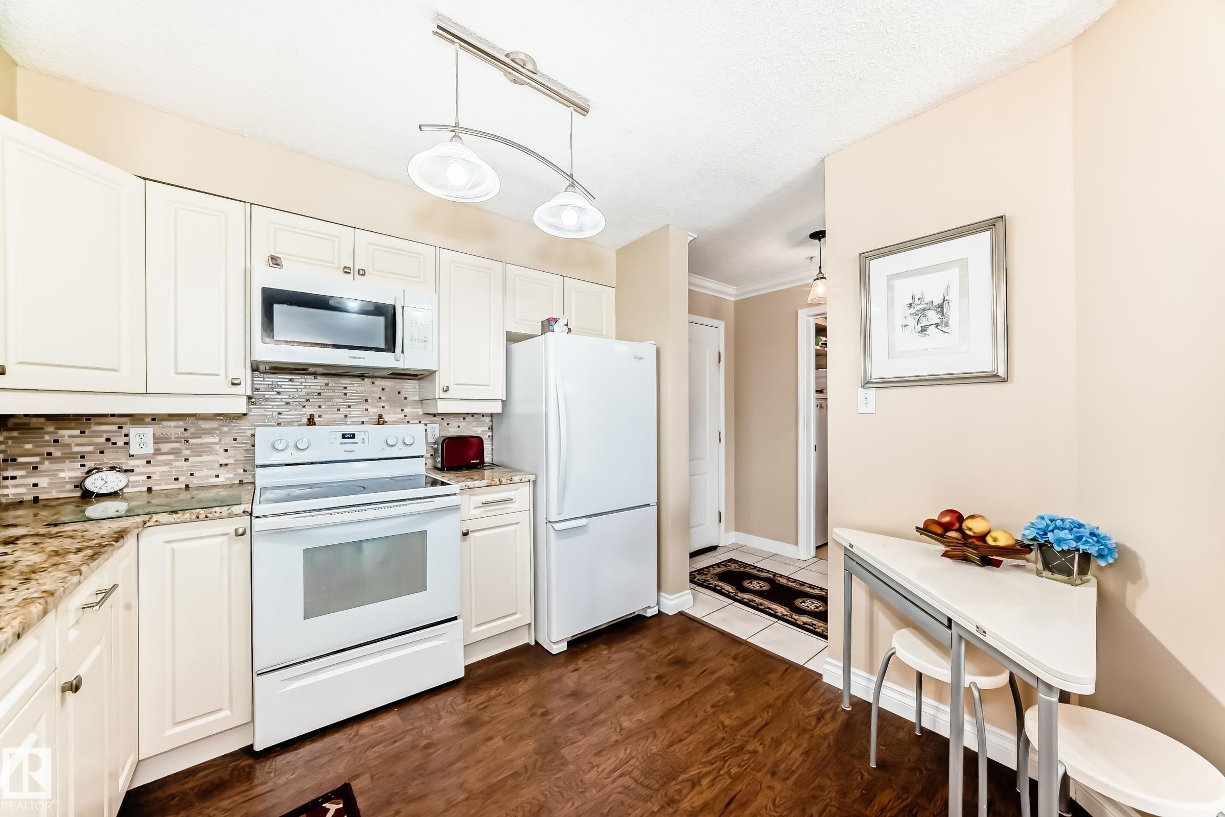 304 17150 94A Avenue, Edmonton, AB - Indoor Photo Showing Kitchen