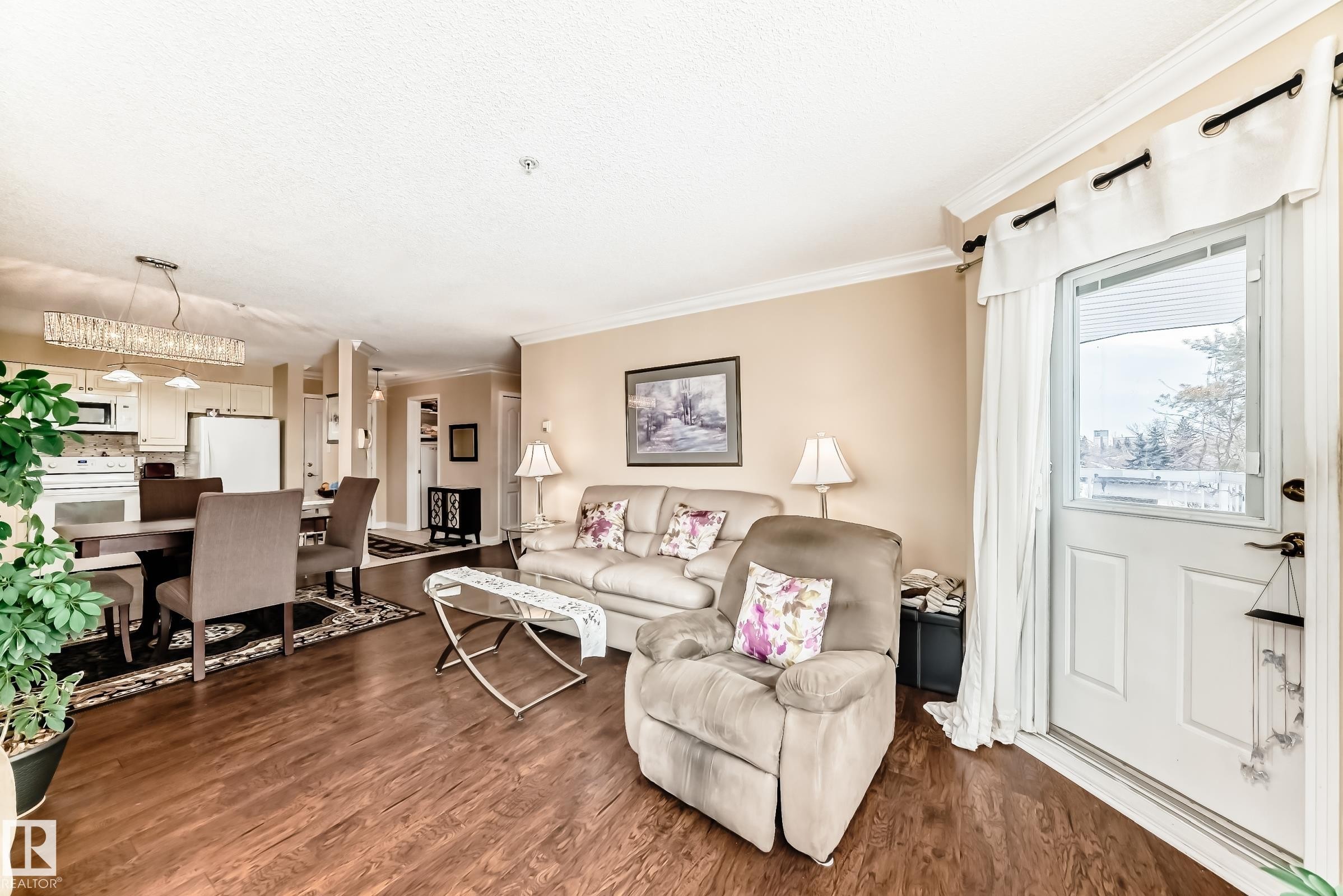 304 17150 94A Avenue, Edmonton, AB - Indoor Photo Showing Living Room