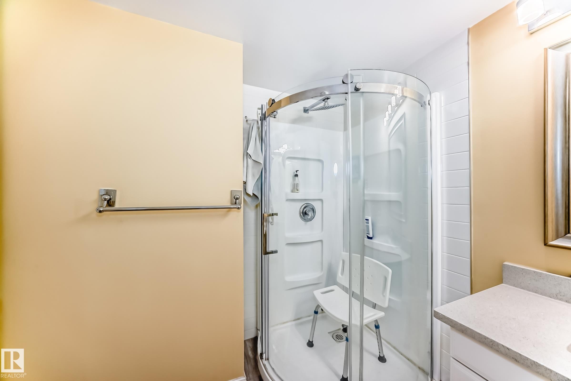 304 17150 94A Avenue, Edmonton, AB - Indoor Photo Showing Bathroom