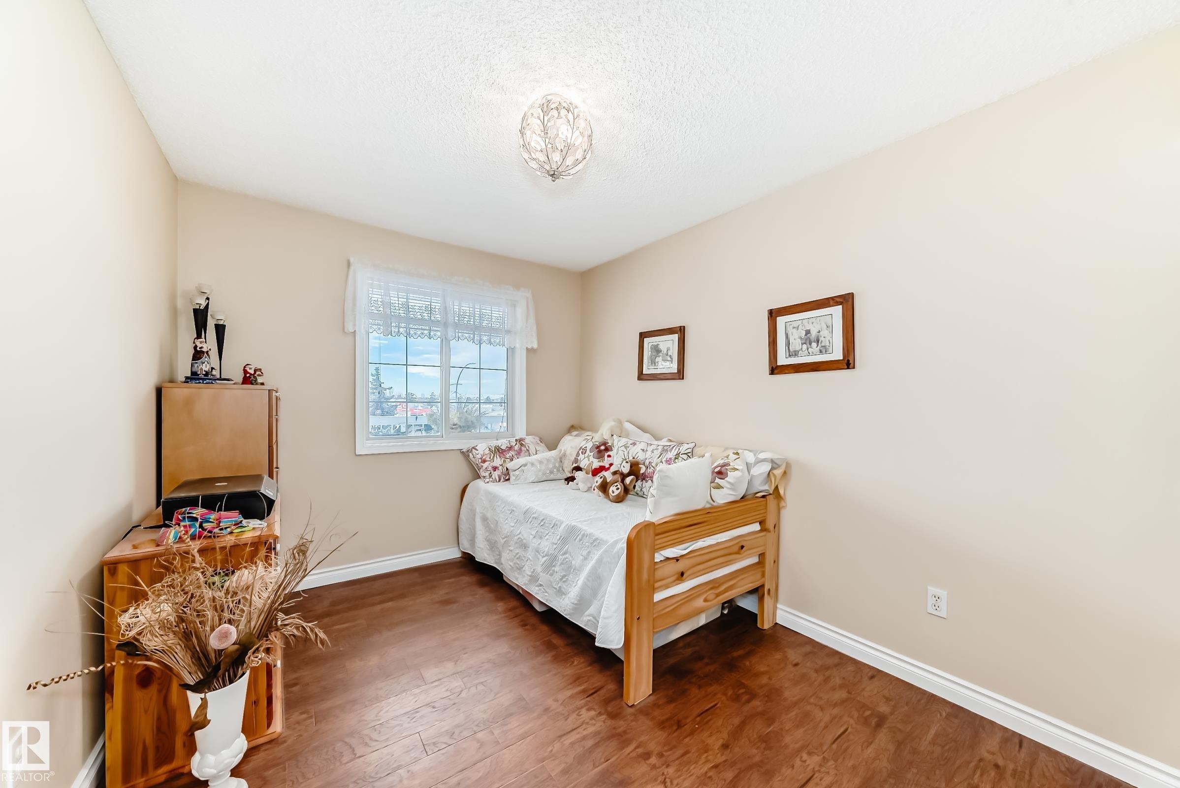304 17150 94A Avenue, Edmonton, AB - Indoor Photo Showing Bedroom