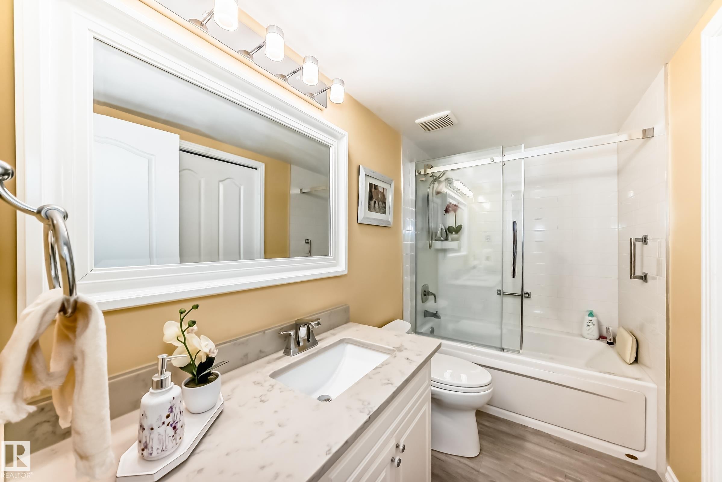 304 17150 94A Avenue, Edmonton, AB - Indoor Photo Showing Bathroom