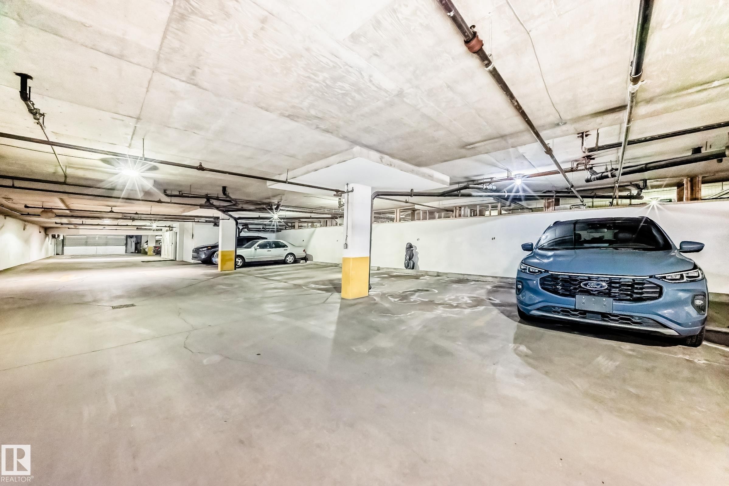 304 17150 94A Avenue, Edmonton, AB - Indoor Photo Showing Garage