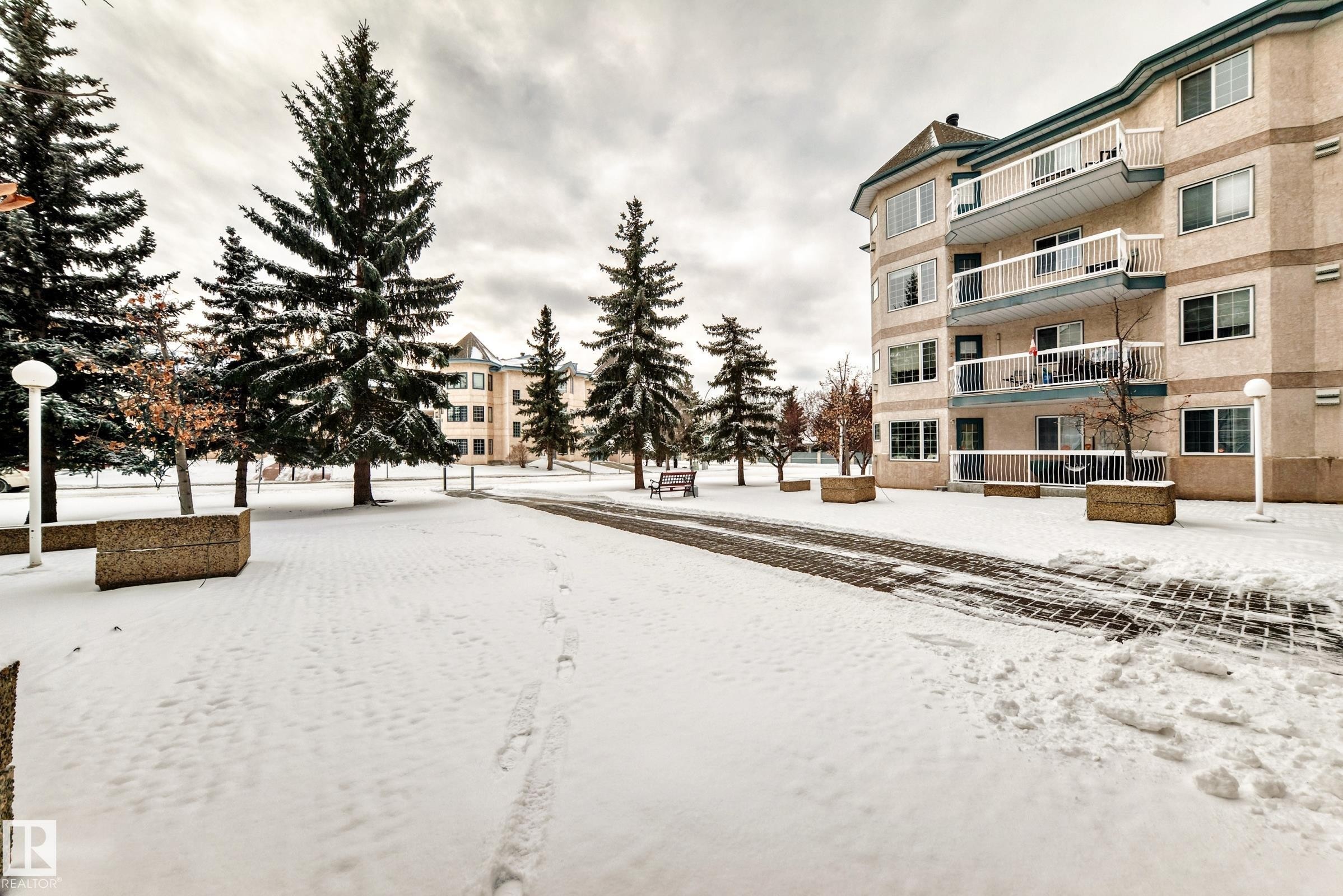 304 17150 94A Avenue, Edmonton, AB - Outdoor