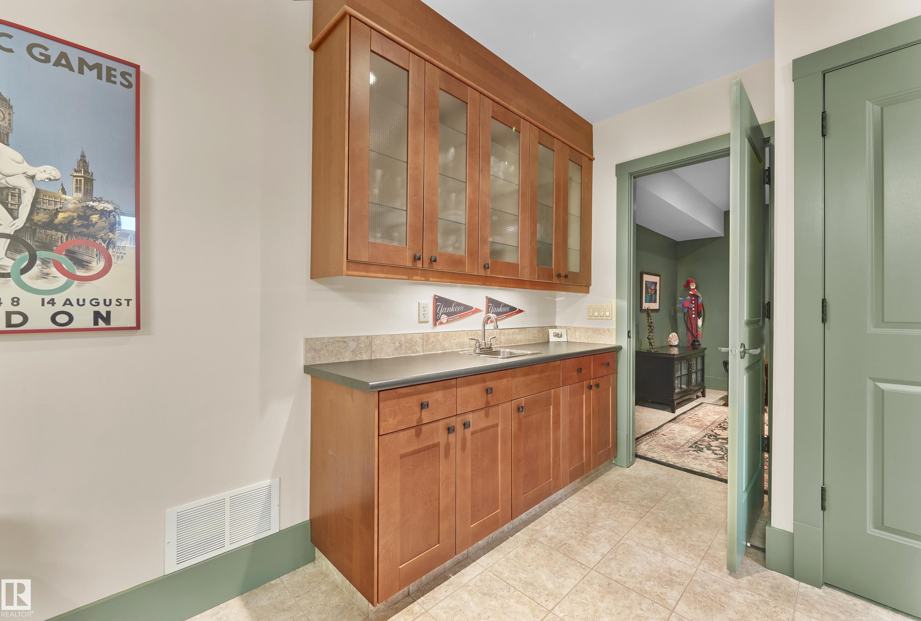 9135 117 Street, Edmonton, AB - Indoor