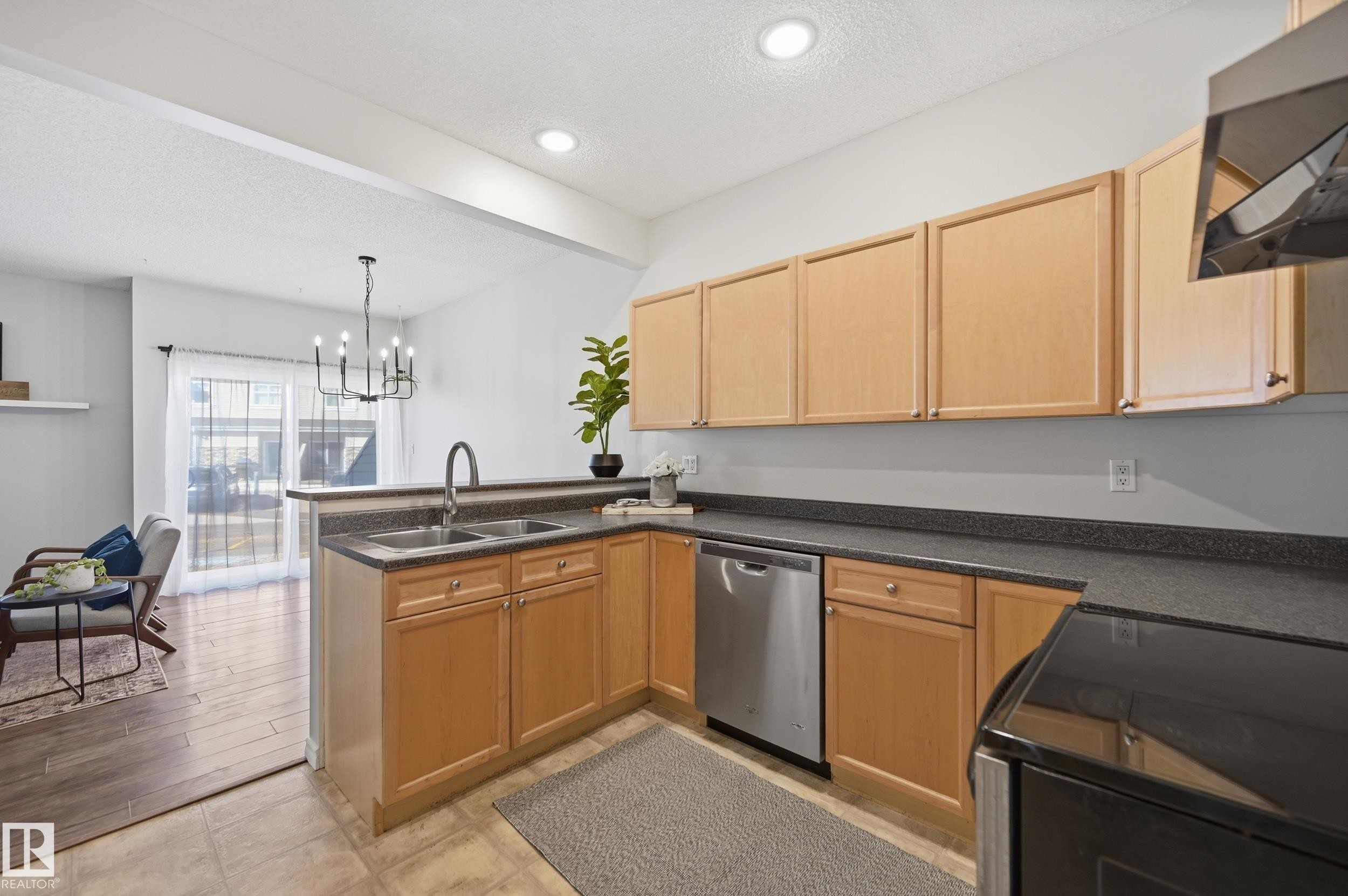 111 3040 Spence Wynd, Edmonton, AB - Indoor Photo Showing Kitchen With Double Sink