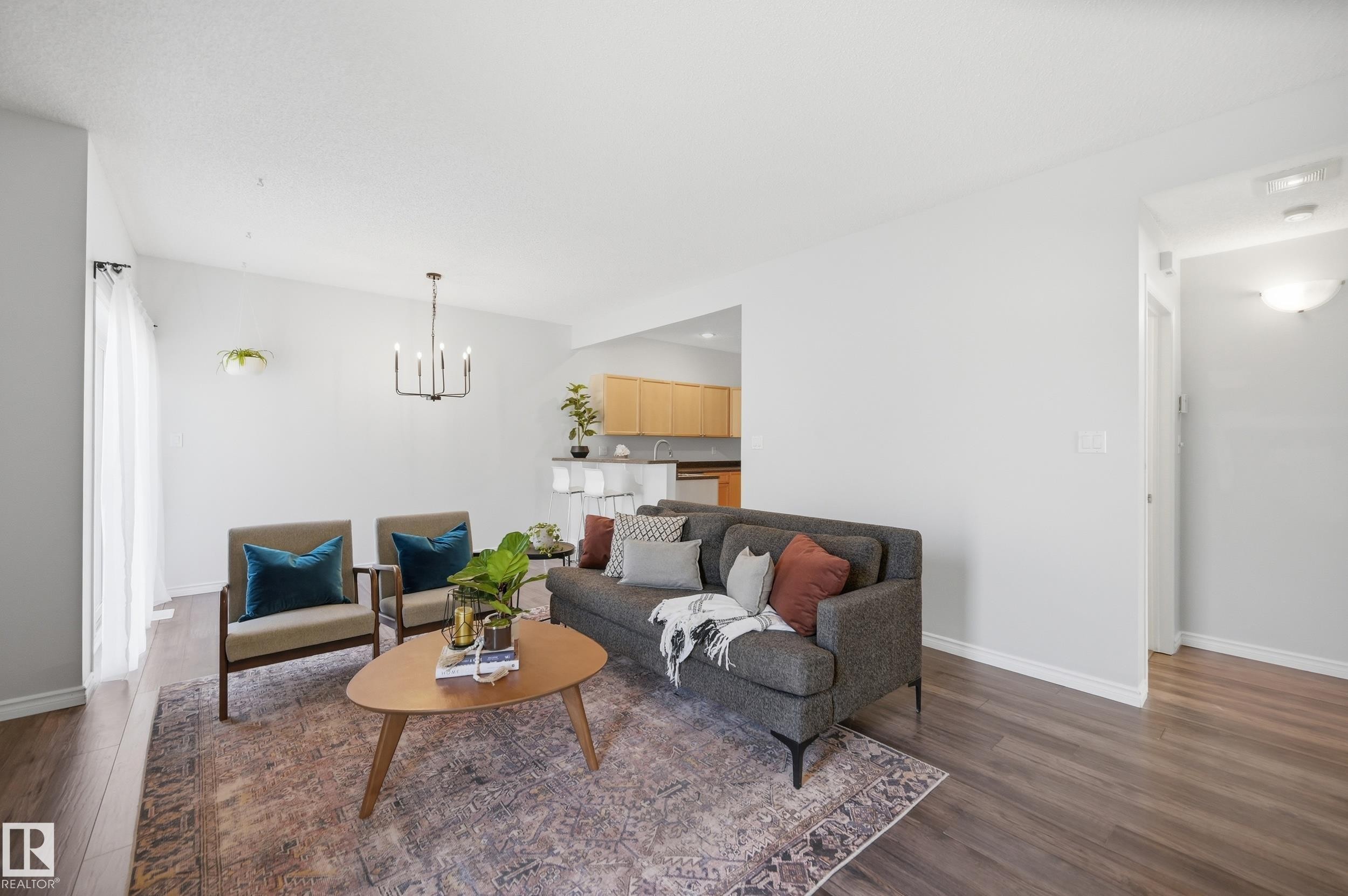 111 3040 Spence Wynd, Edmonton, AB - Indoor Photo Showing Living Room