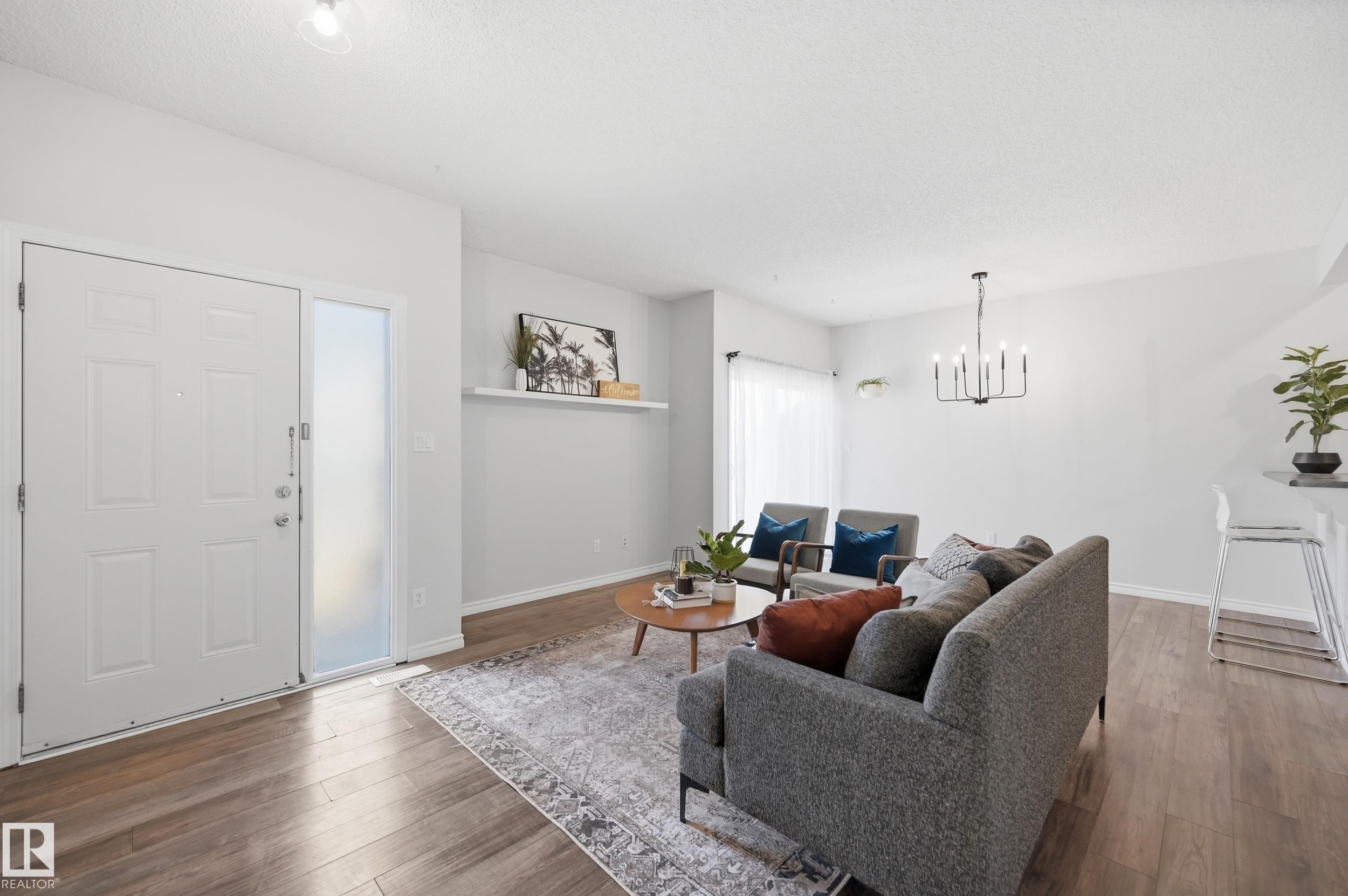 111 3040 Spence Wynd, Edmonton, AB - Indoor Photo Showing Living Room