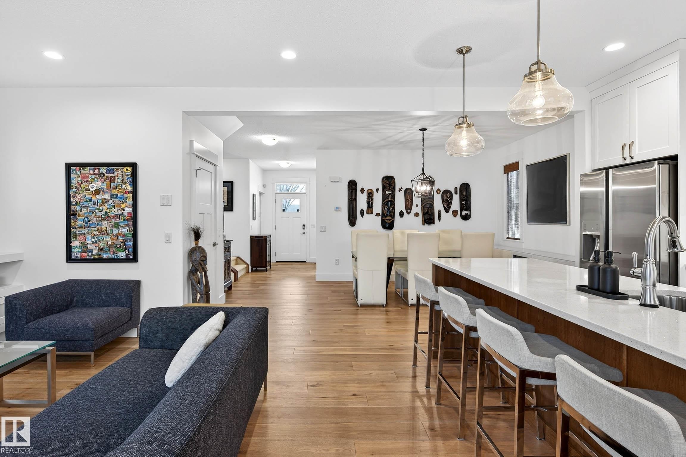 9738 75 Avenue, Edmonton, AB - Indoor