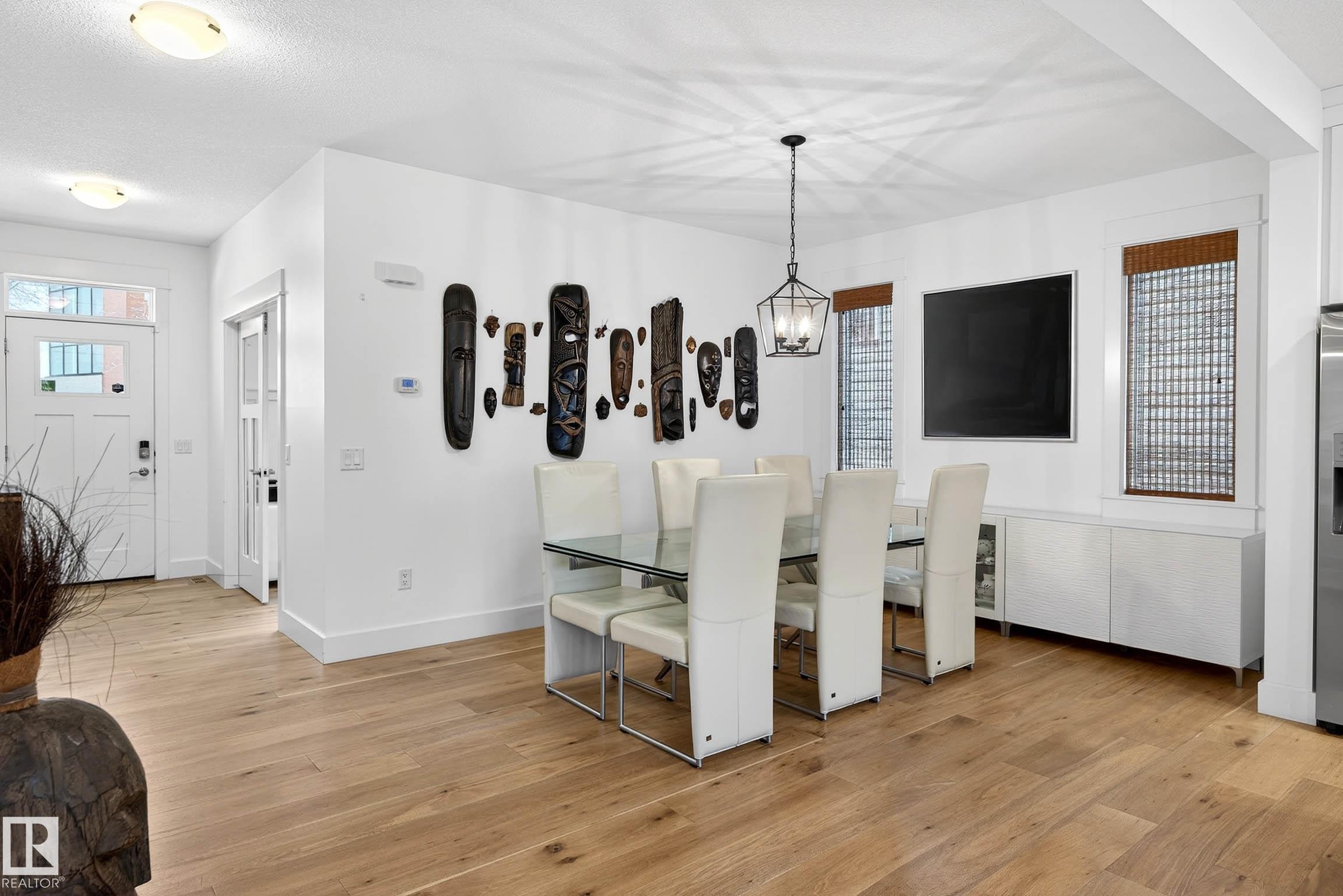 9738 75 Avenue, Edmonton, AB - Indoor