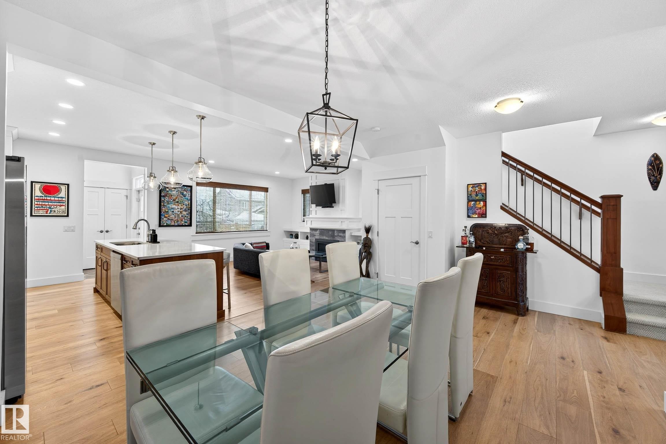 9738 75 Avenue, Edmonton, AB - Indoor Photo Showing Dining Room