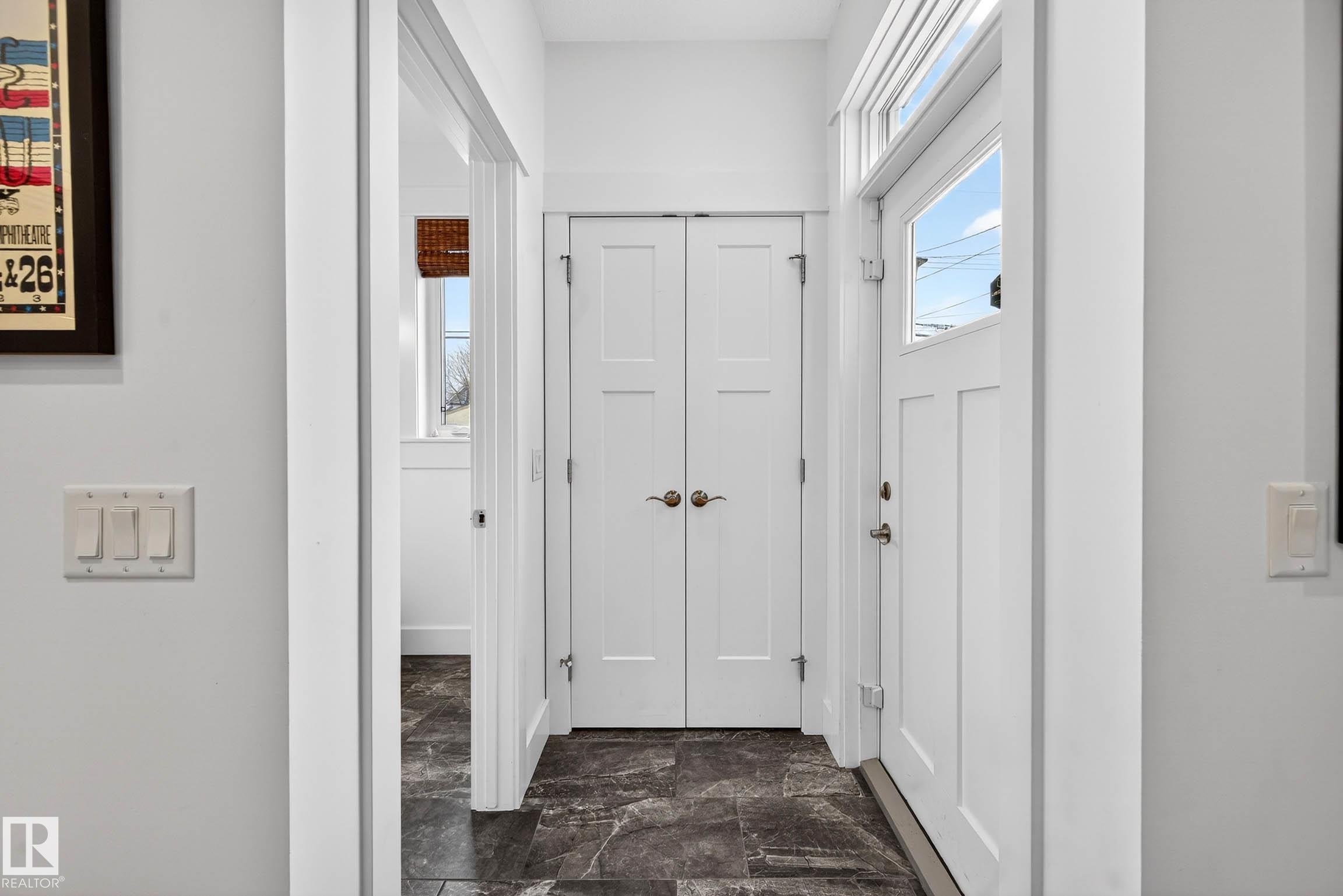 9738 75 Avenue, Edmonton, AB - Indoor Photo Showing Other Room