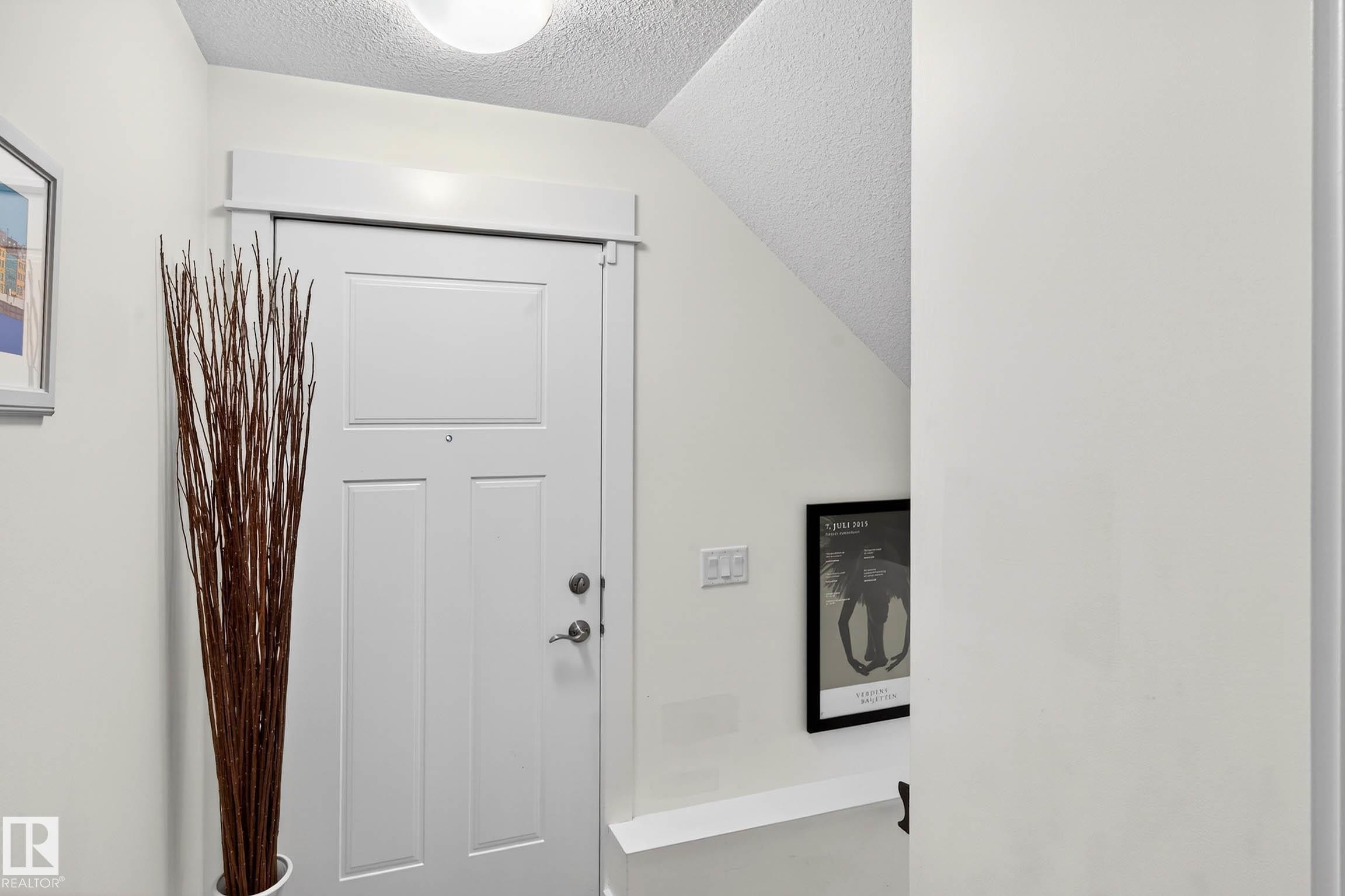9738 75 Avenue, Edmonton, AB - Indoor Photo Showing Other Room