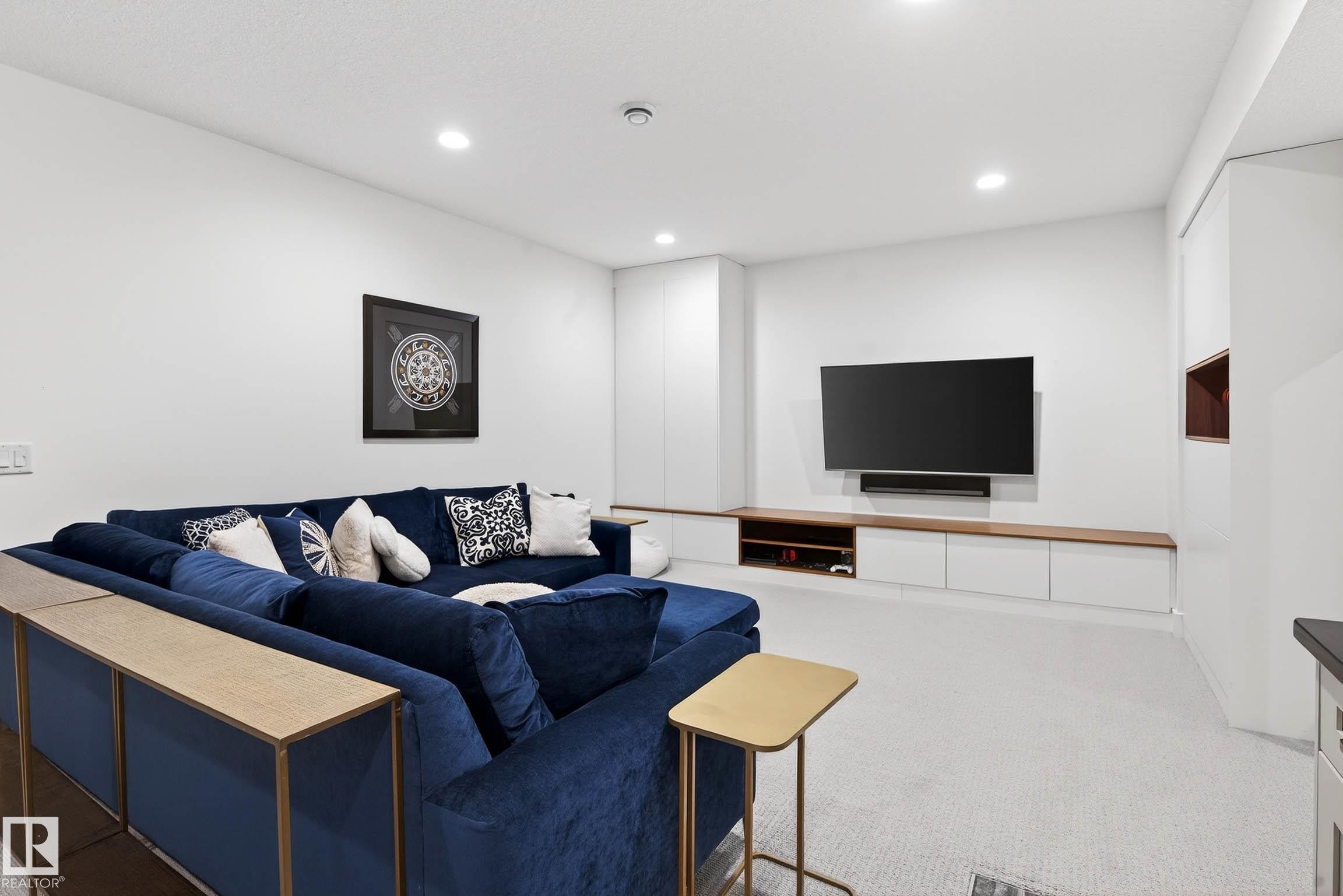 9738 75 Avenue, Edmonton, AB - Indoor