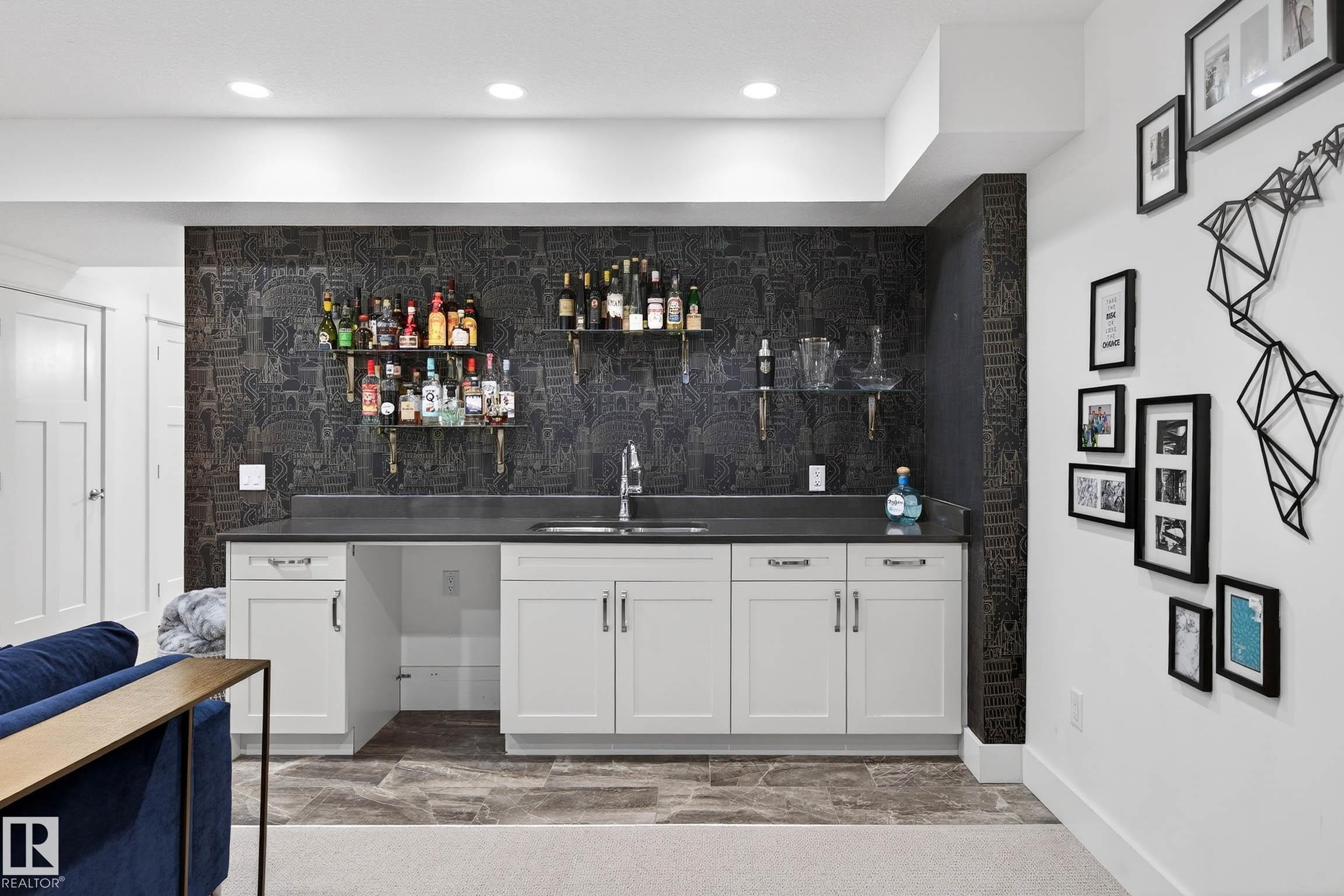 9738 75 Avenue, Edmonton, AB - Indoor Photo Showing Other Room